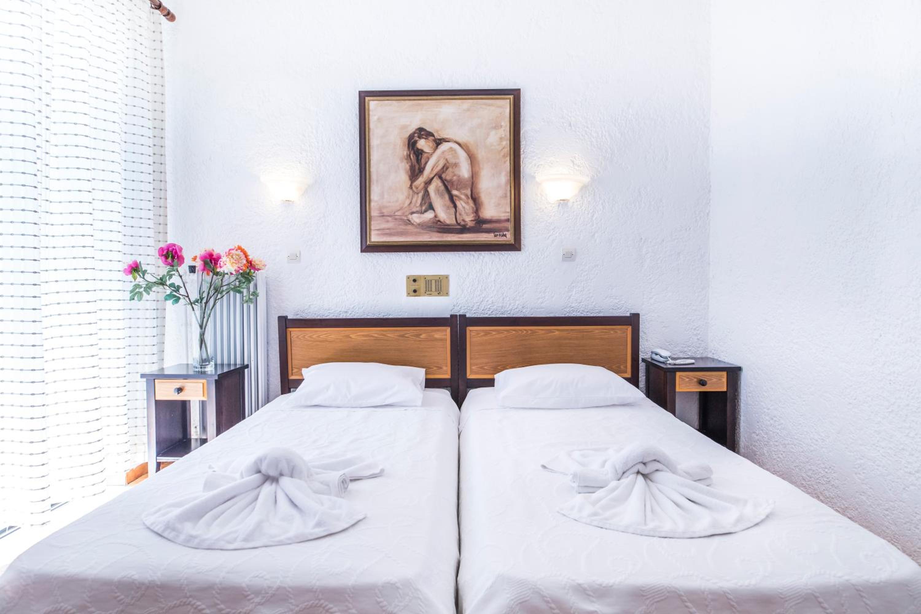 Double or Twin Room with Garden View - Photo 1