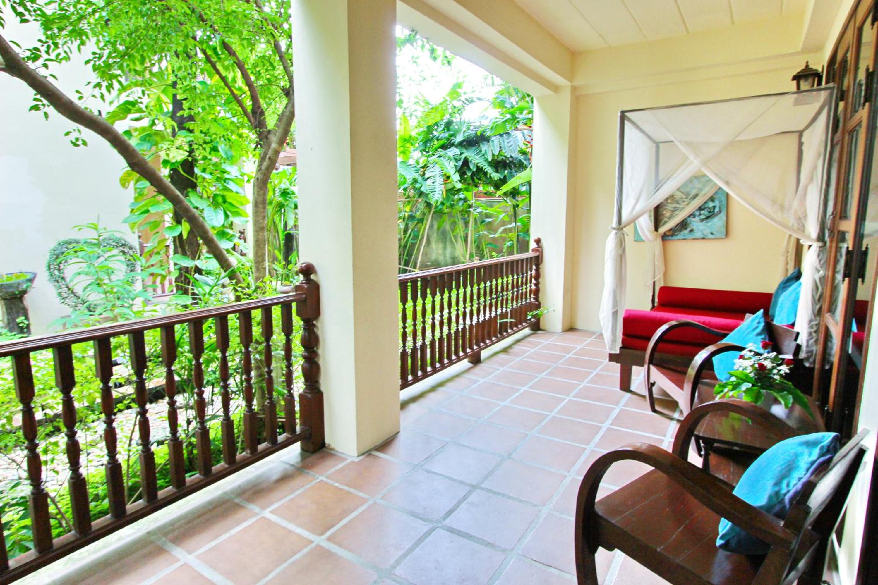 Deluxe Family Suite - Photo 13