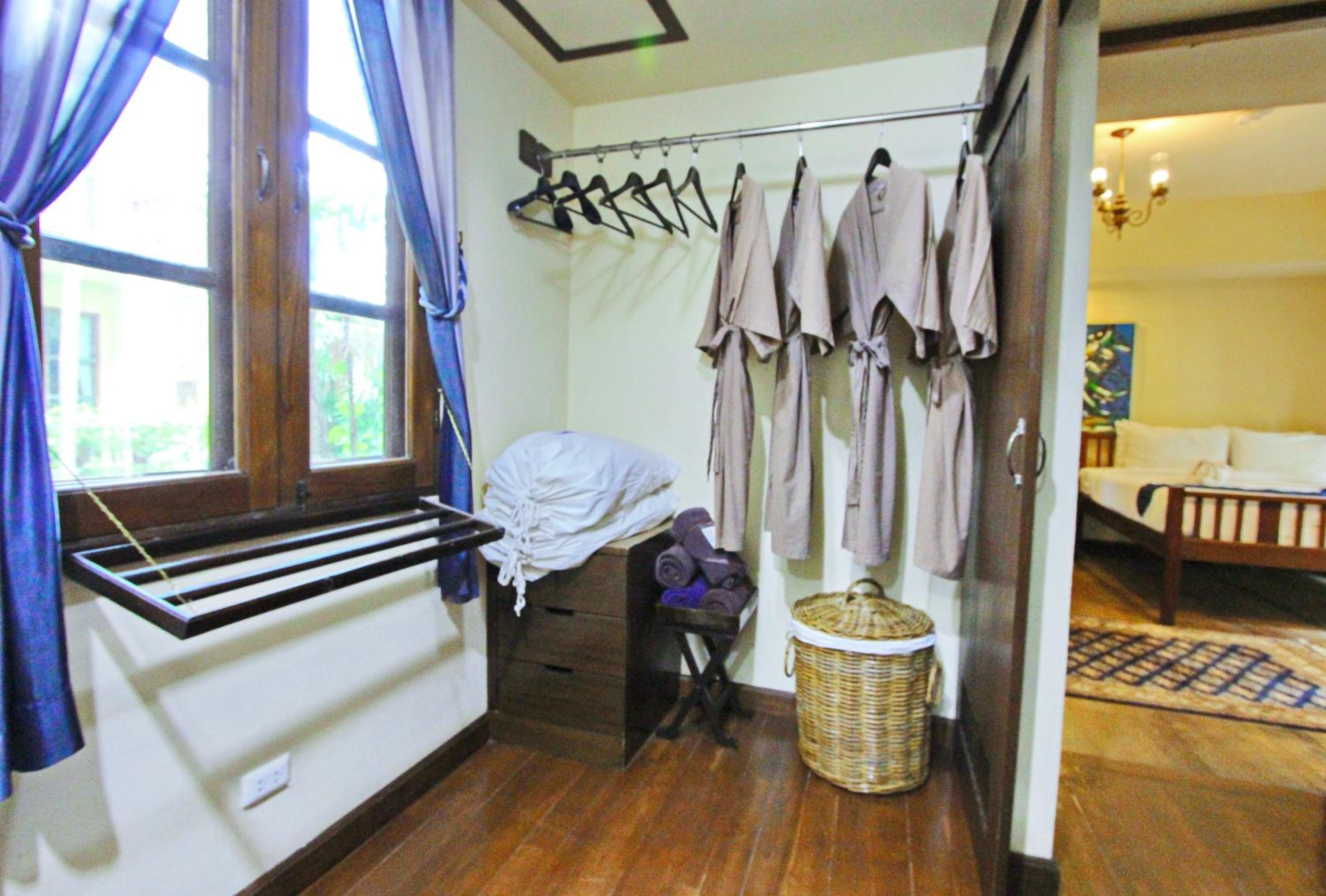 Deluxe Family Suite - Photo 3