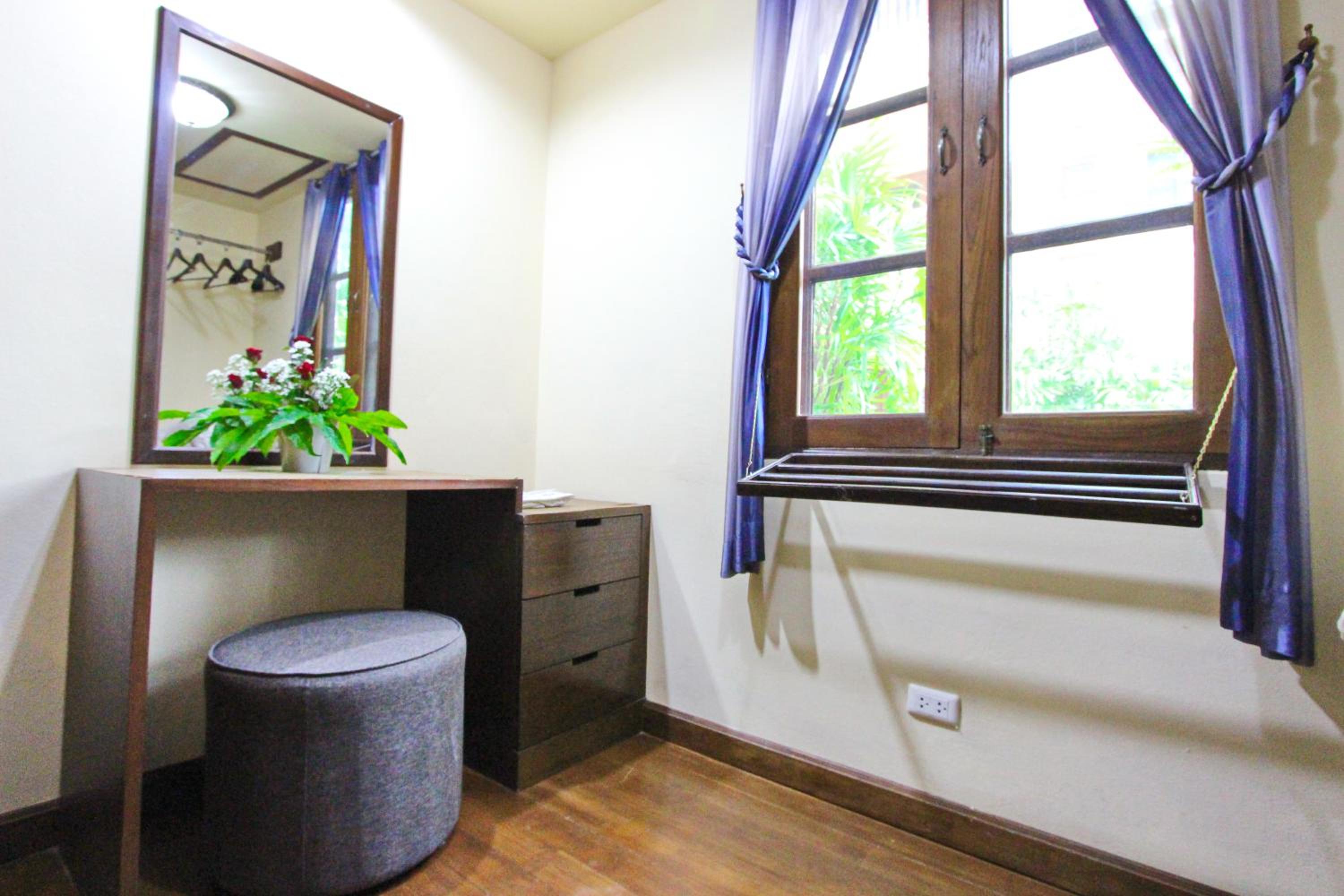 Deluxe Family Suite - Photo 4
