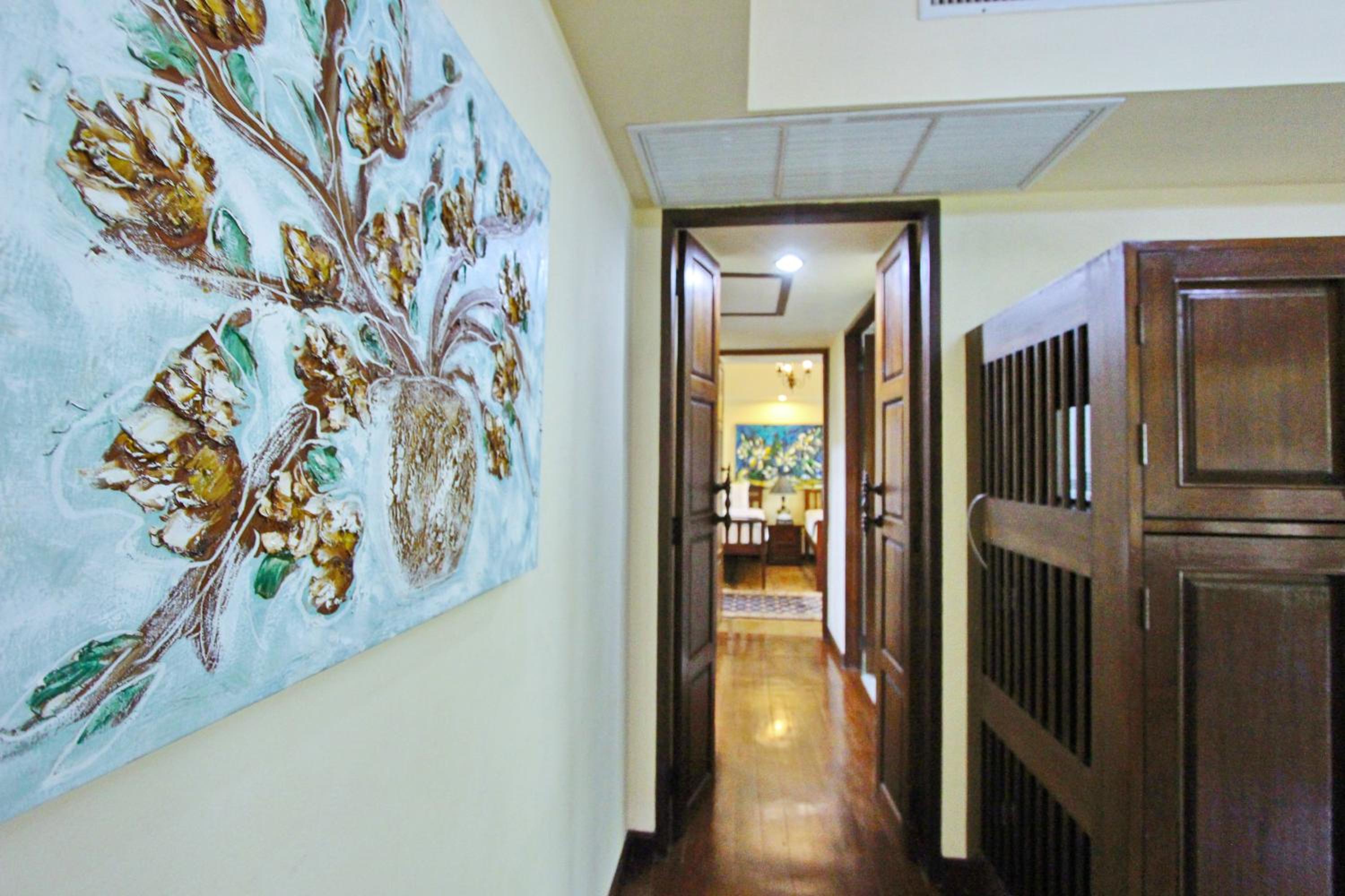 Deluxe Family Suite - Photo 2