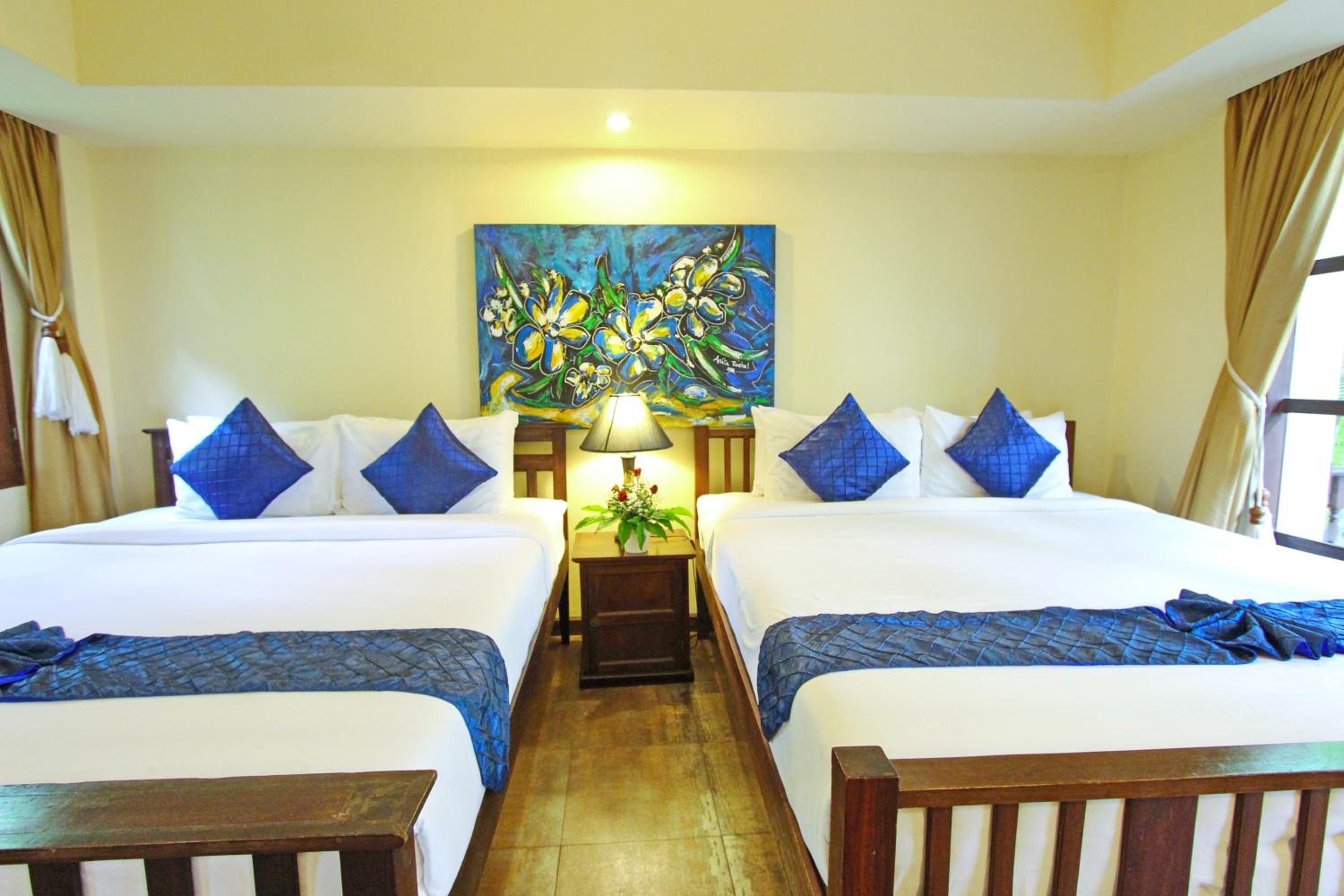 Deluxe Family Suite - Photo 8
