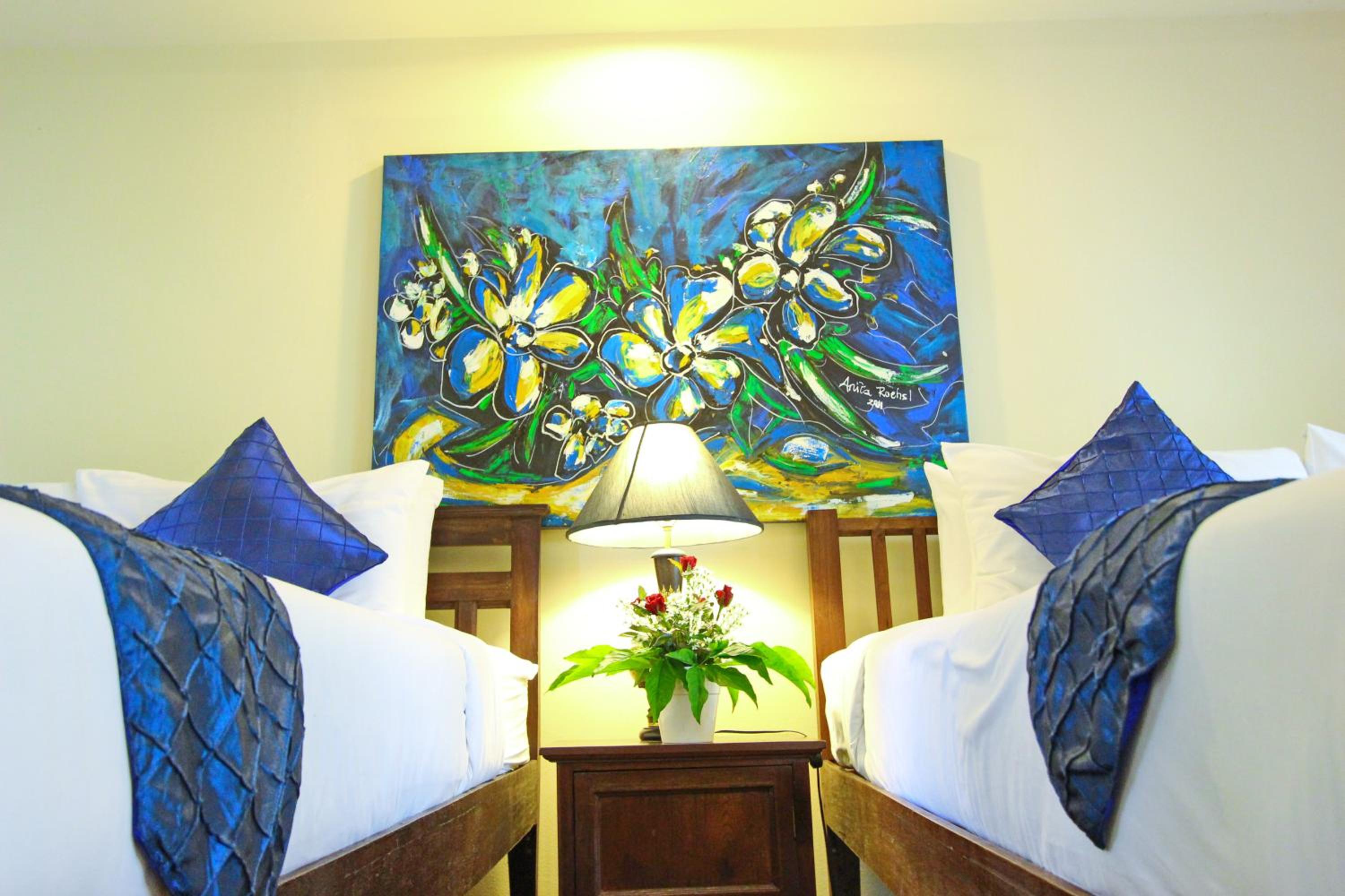 Deluxe Family Suite - Photo 9