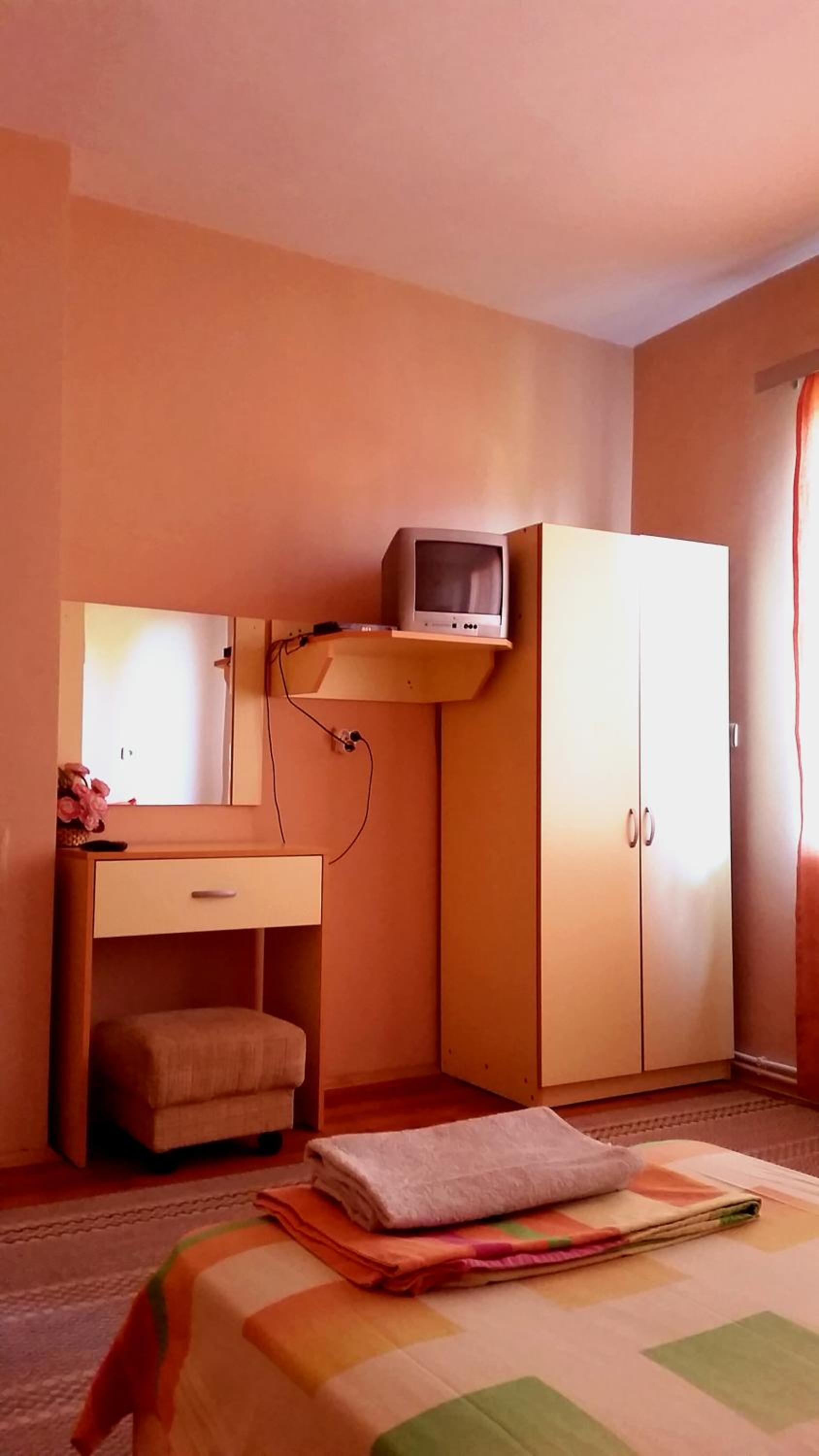 Standard Twin Room with Shared Bathroom photo 2