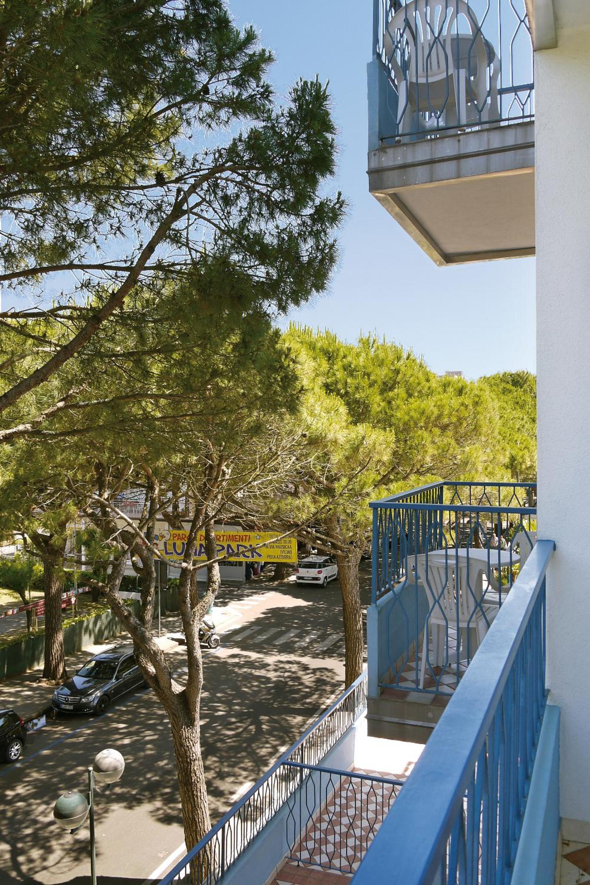 Quadruple Room with Balcony - Photo 2
