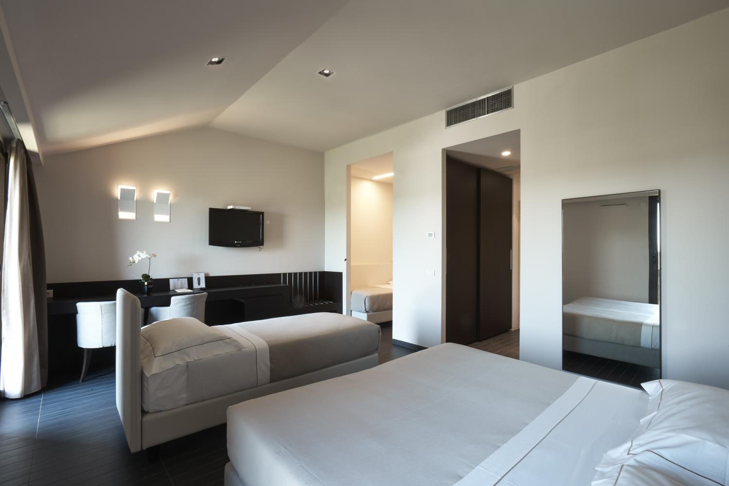 Classic Quadruple Room - Photo 5