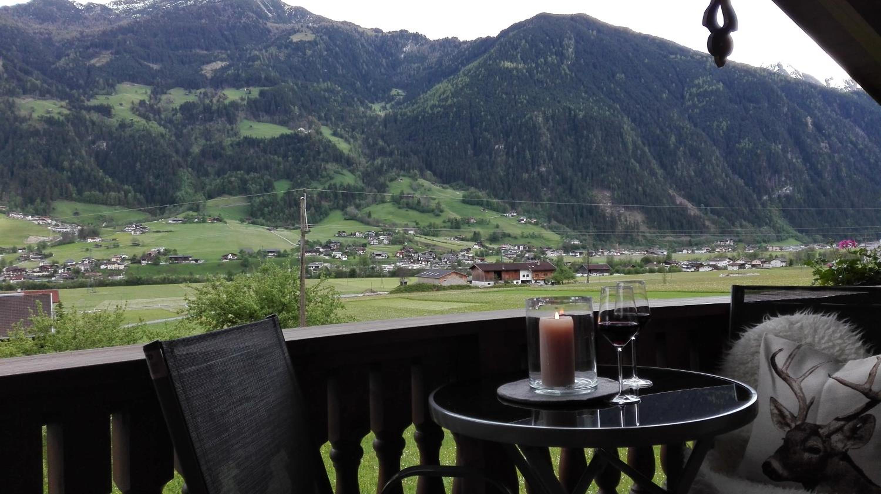 Apartment with Mountain View photo 3