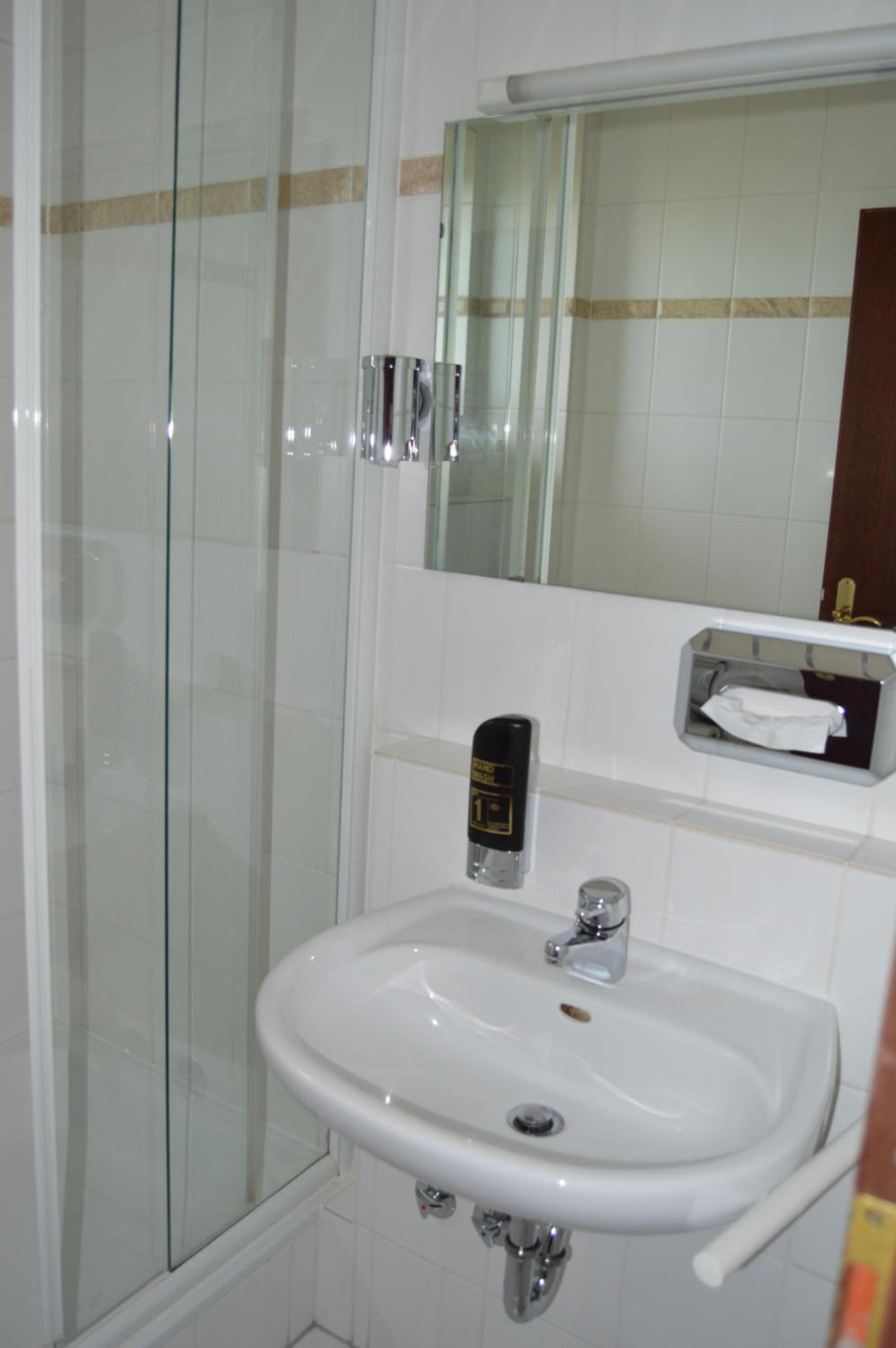 Standard Twin Room photo 2