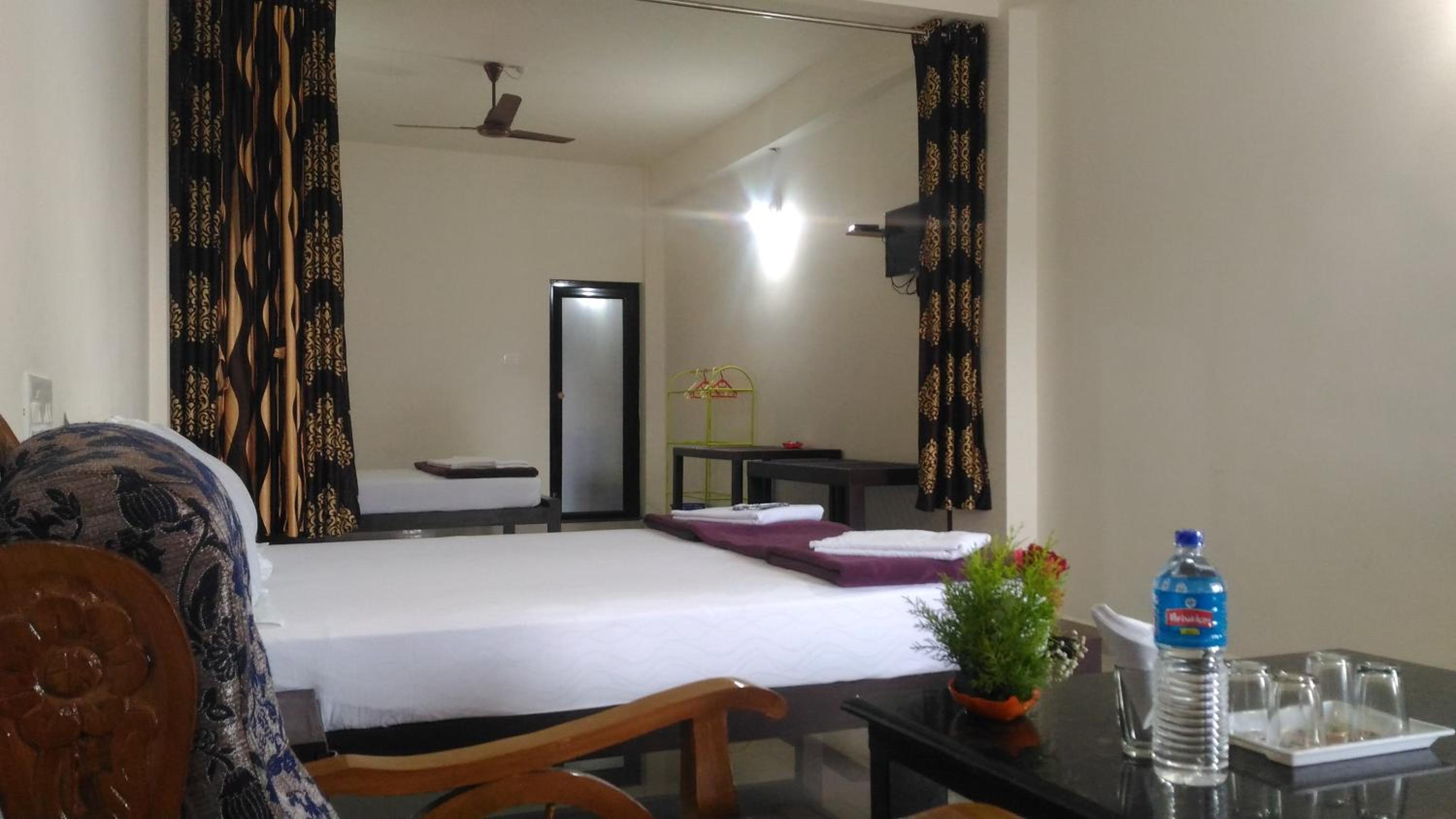 Deluxe King Room photo 1