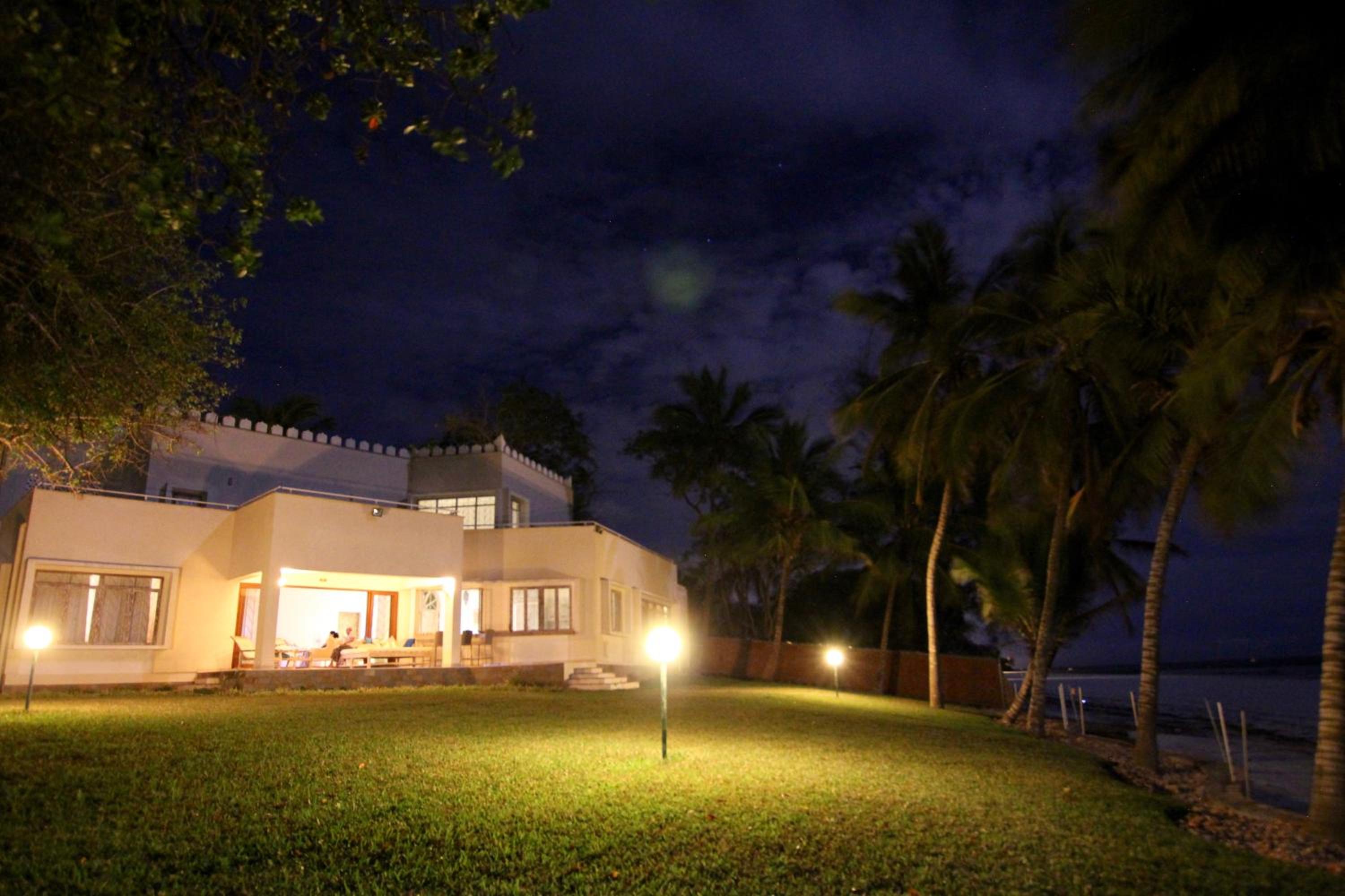Villa - Beach Front photo 2