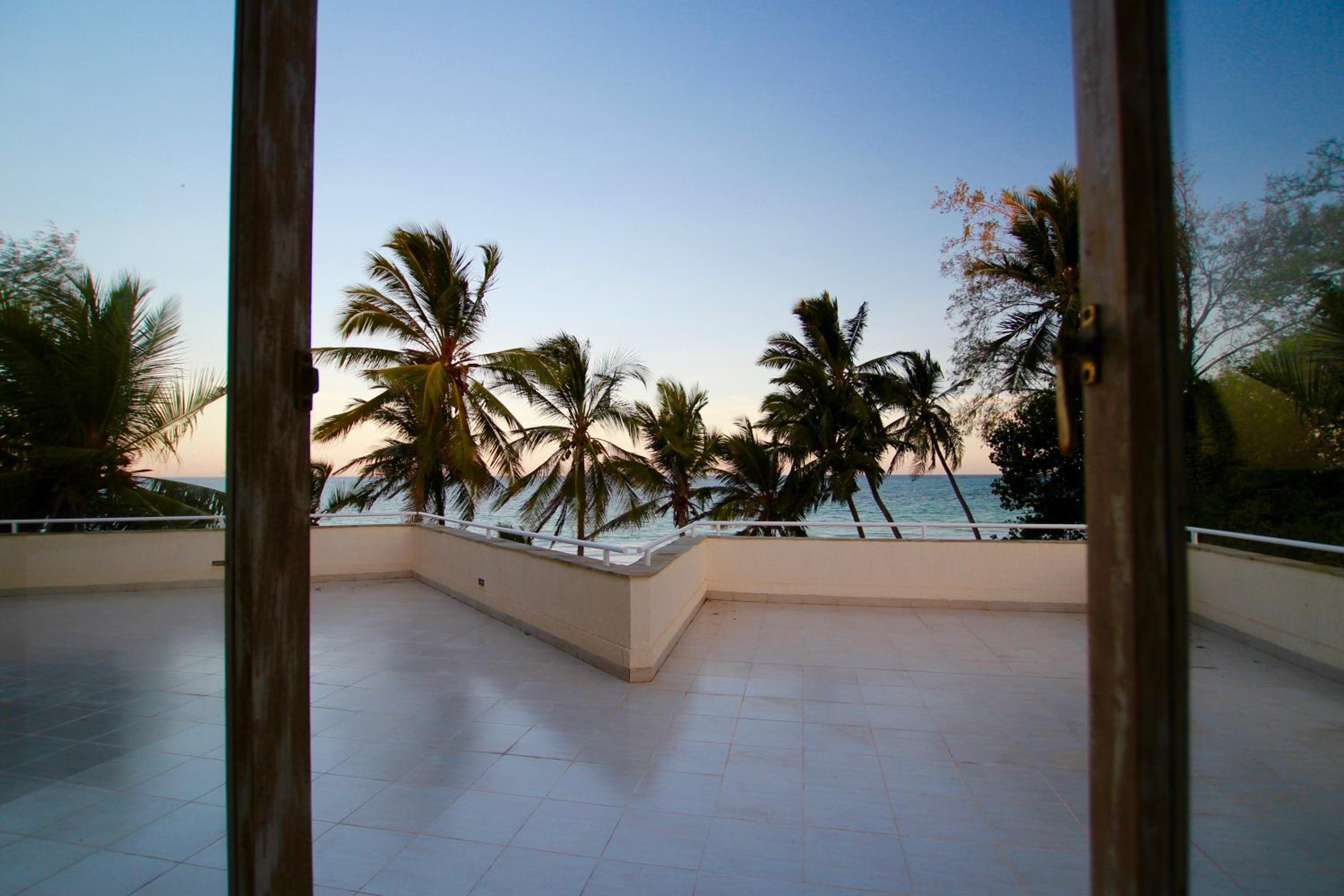Villa - Beach Front photo 3