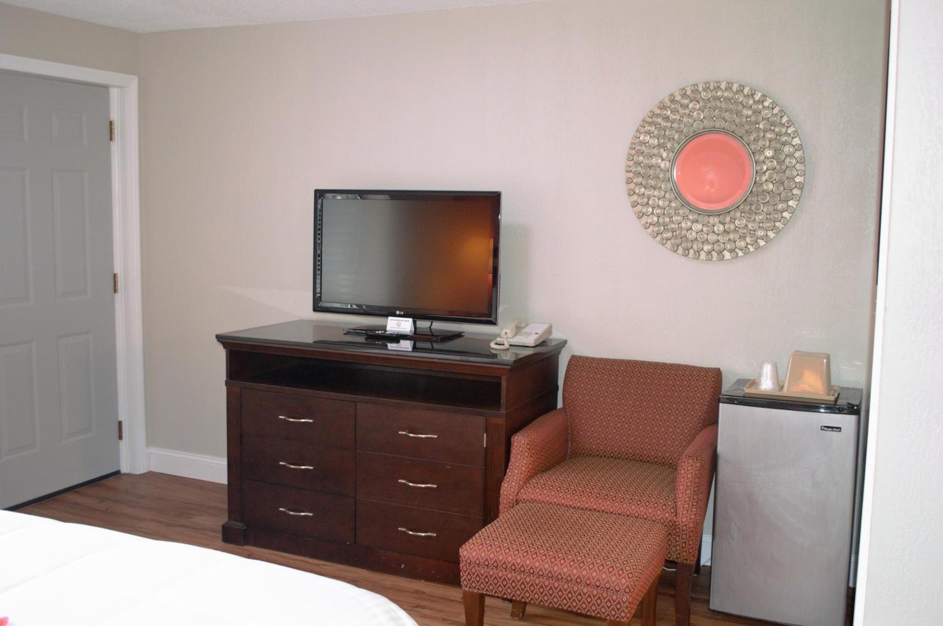 King Bed Room with Jacuzzi - Non-smoking - Photo 6