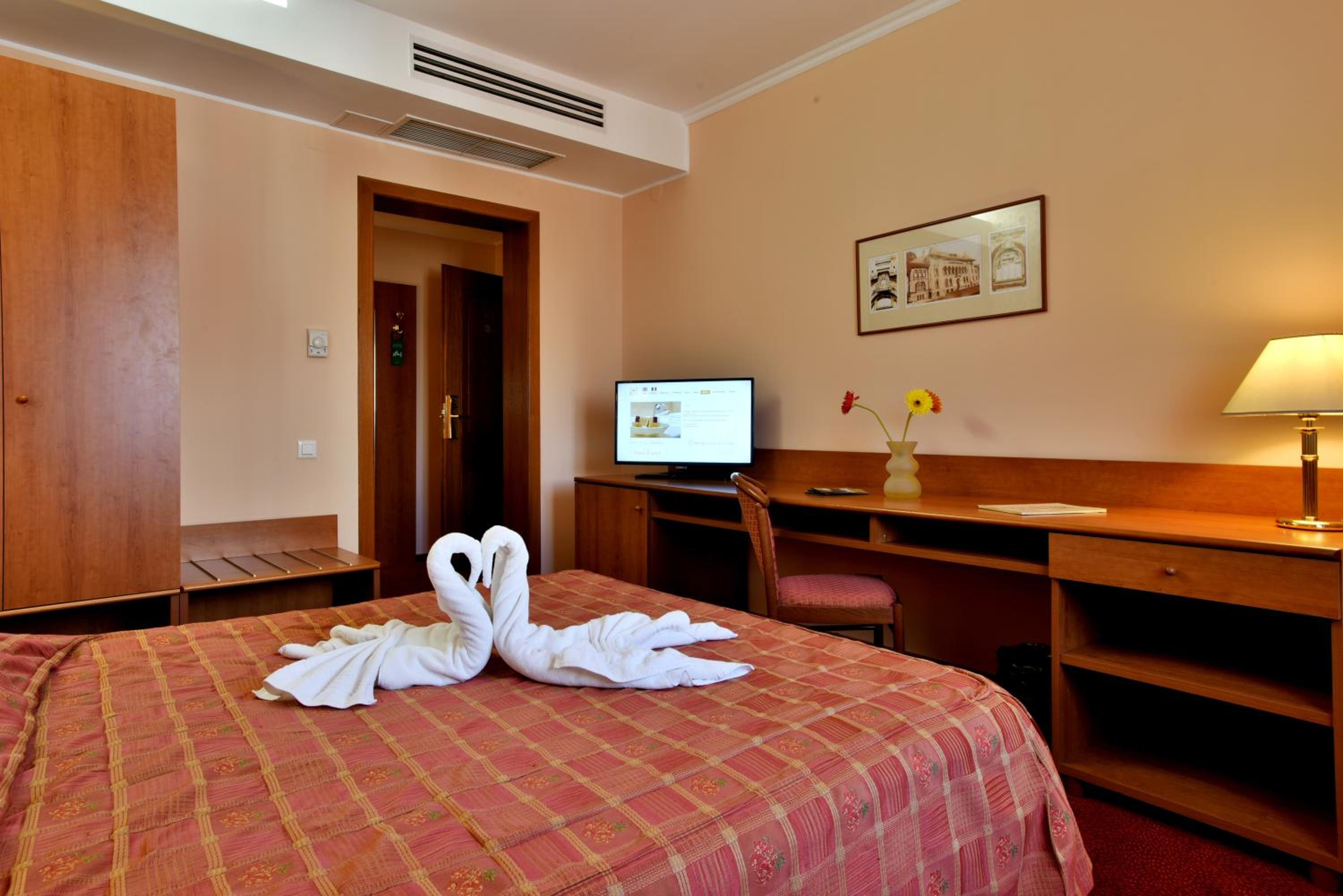 Double Room - Photo 10