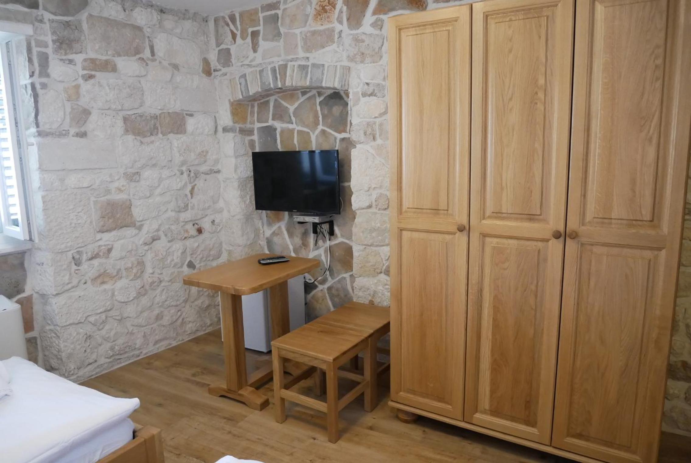 Deluxe Double or Twin Room with Sea View - Photo 8