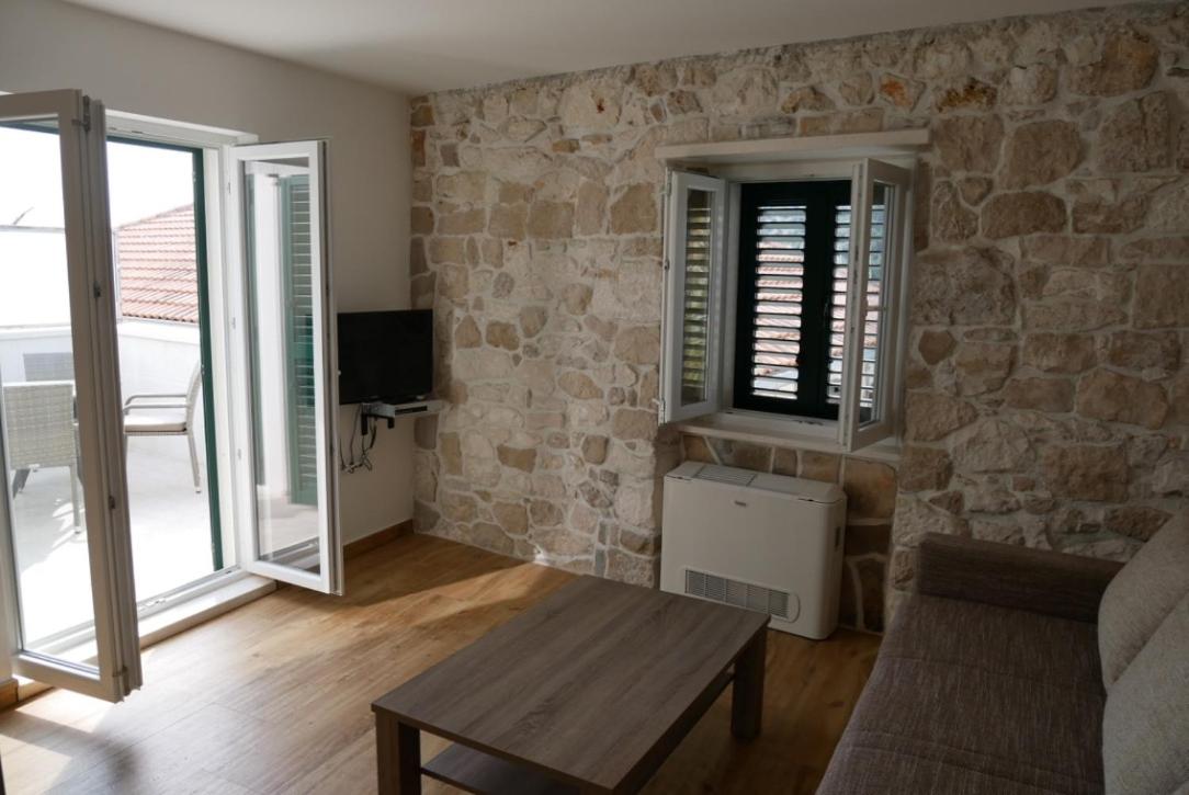 Apartment with Terrace - Photo 3