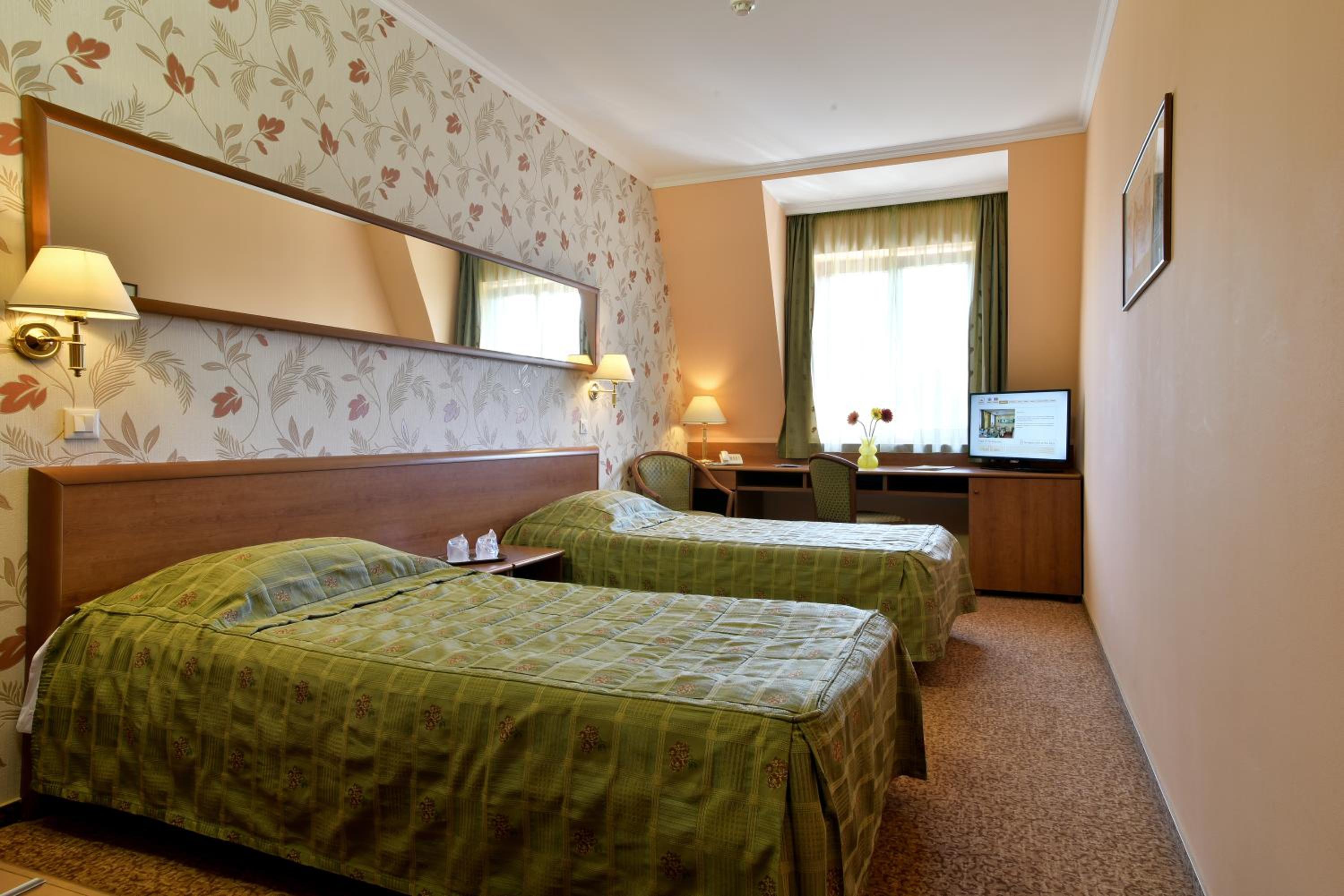 Twin Room - Photo 12