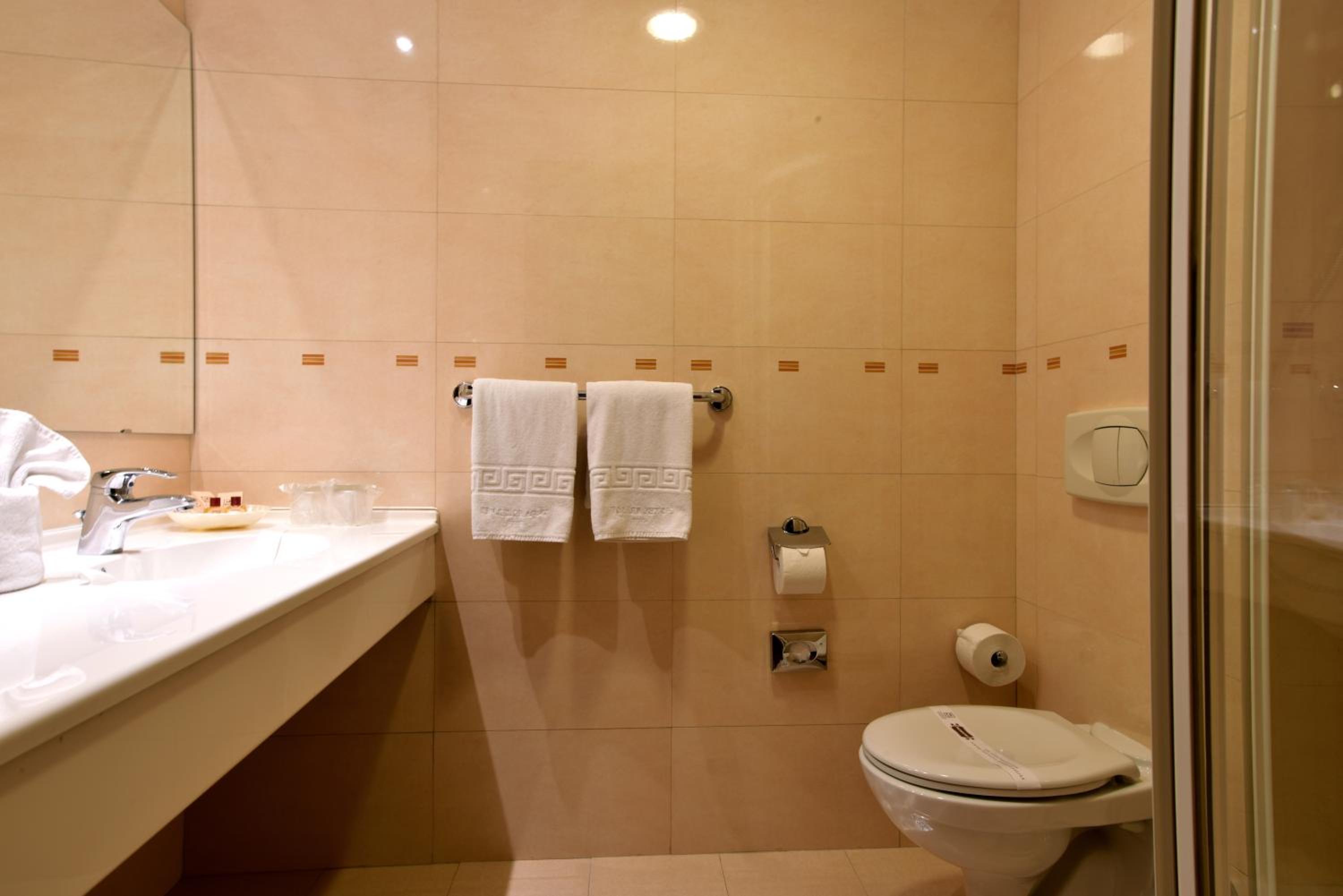 Double Room - Photo 8