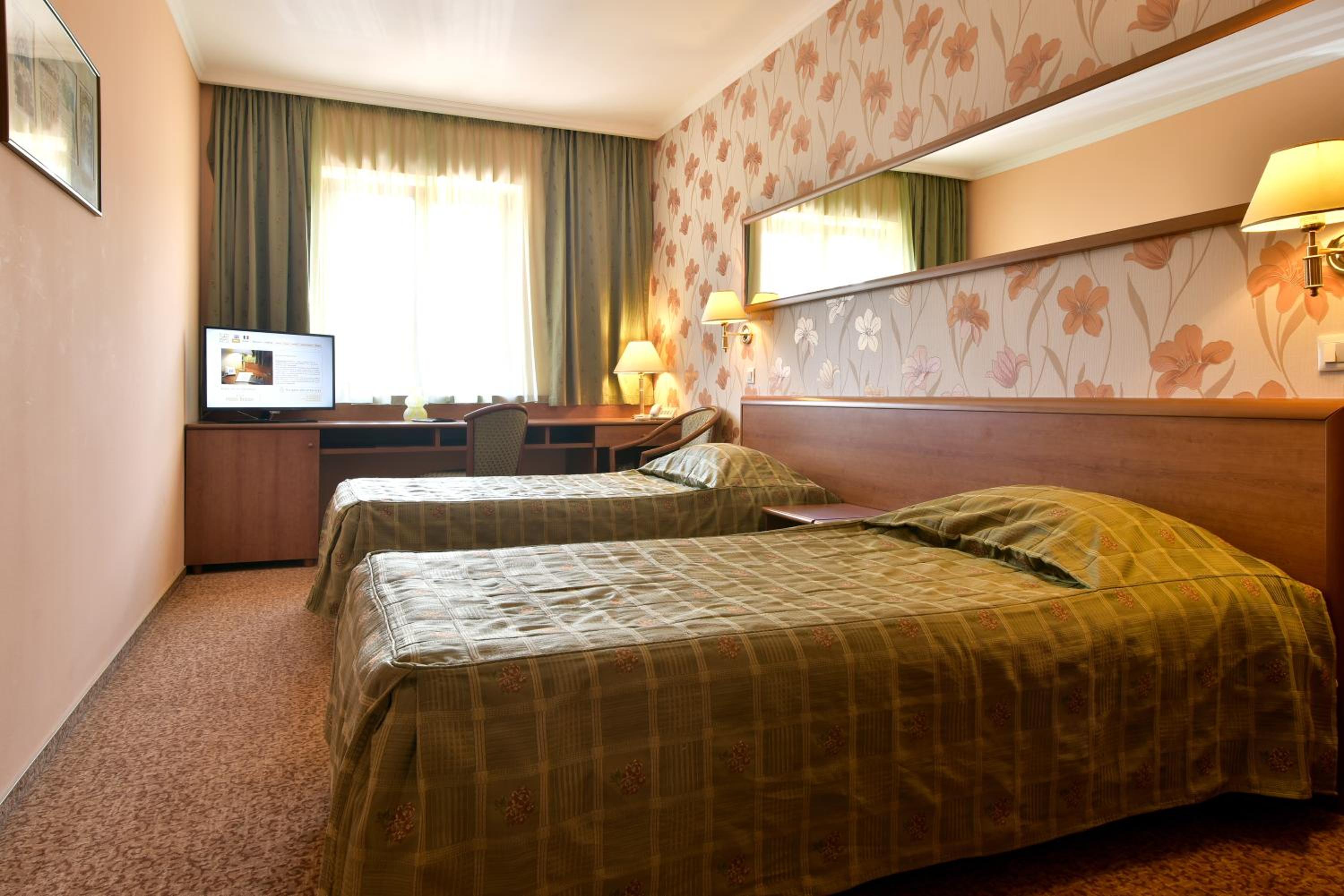 Twin Room - Photo 2