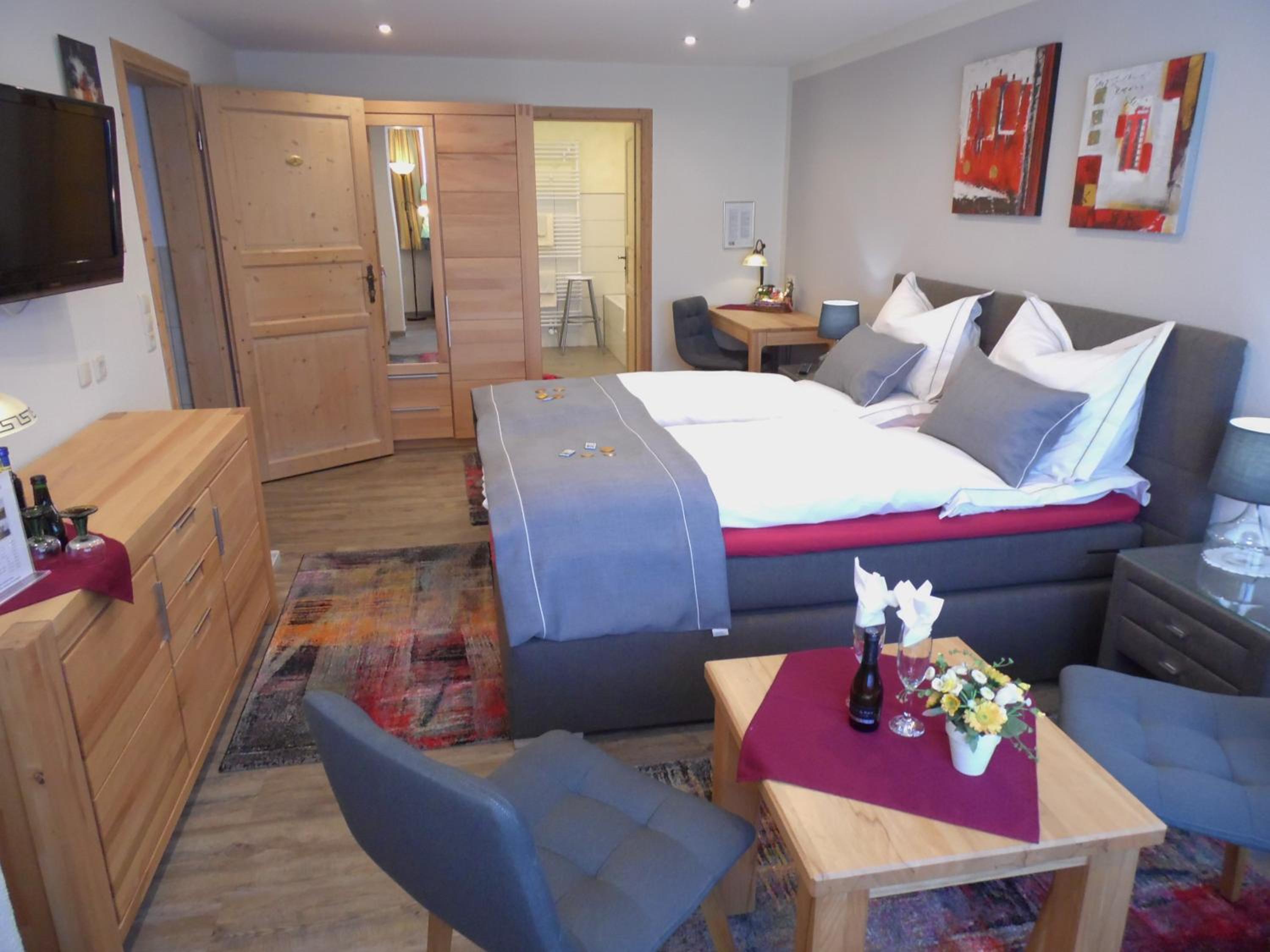 Large Double Room photo 2