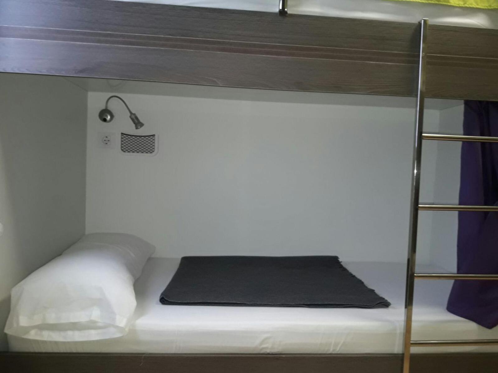 Litera en habitación compartida mixta