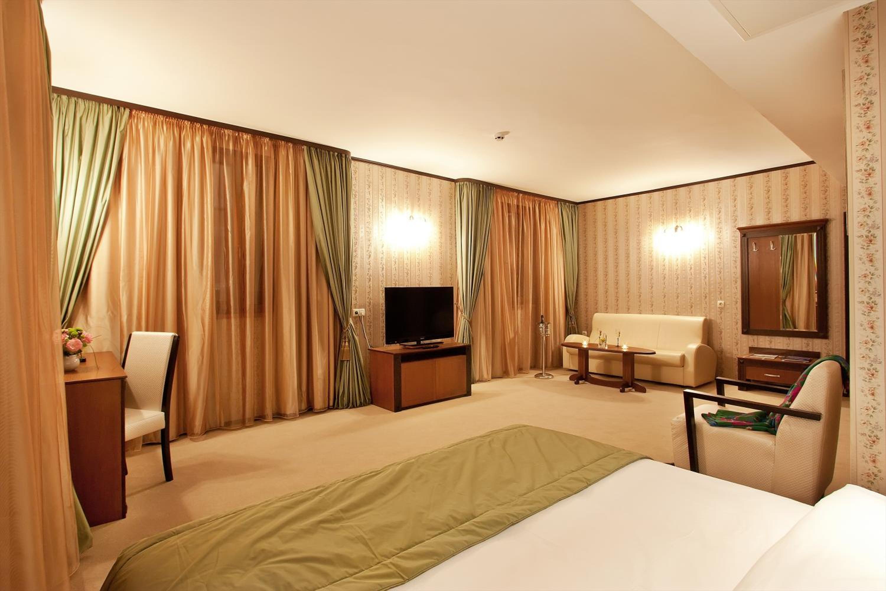 Junior King Suite photo 2