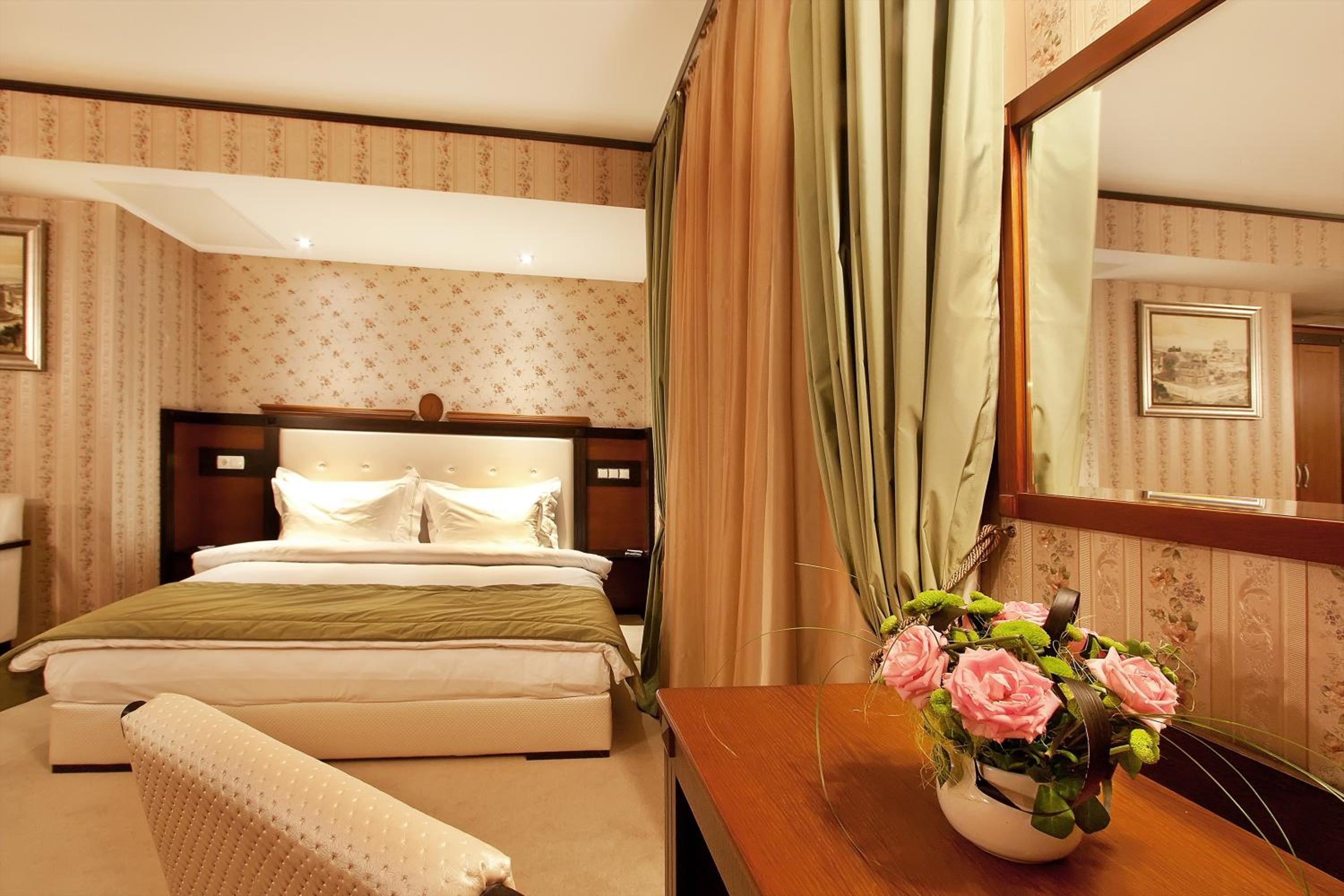 Junior King Suite photo 1