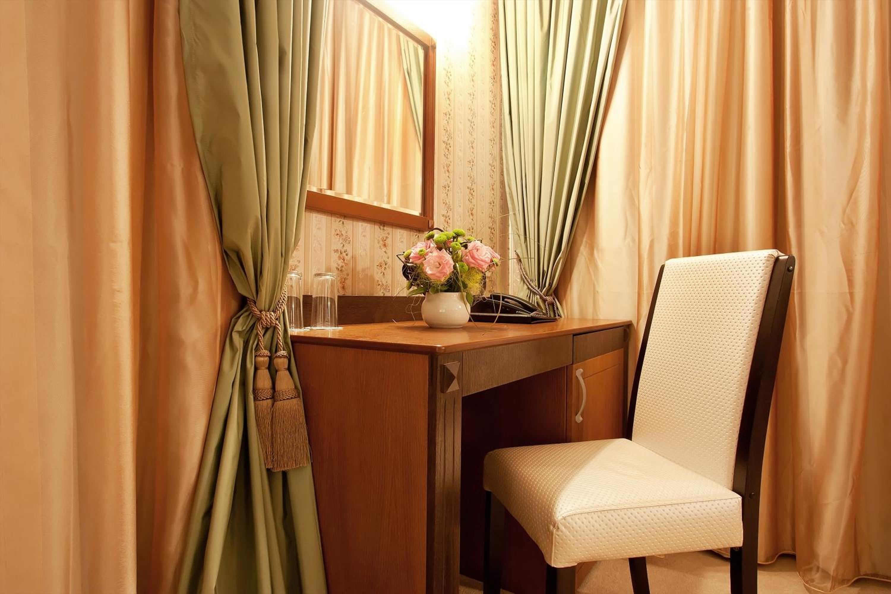 Junior King Suite photo 3