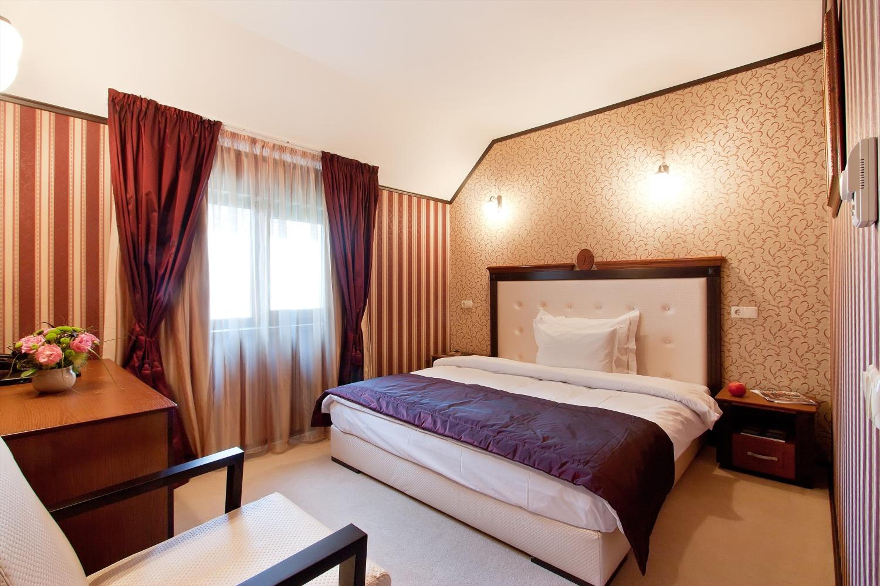 Superior Queen Suite photo 3