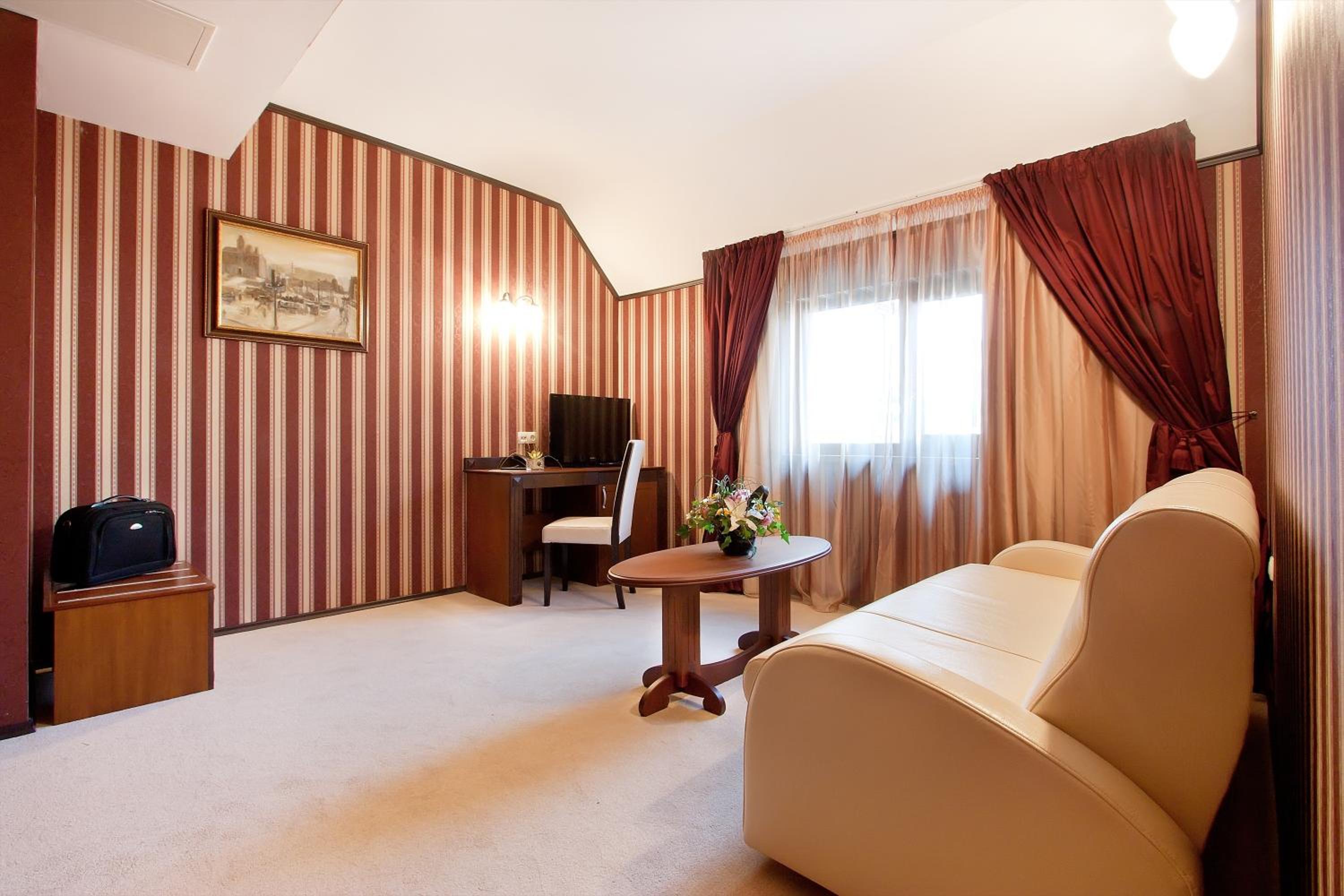 Superior Queen Suite photo 1