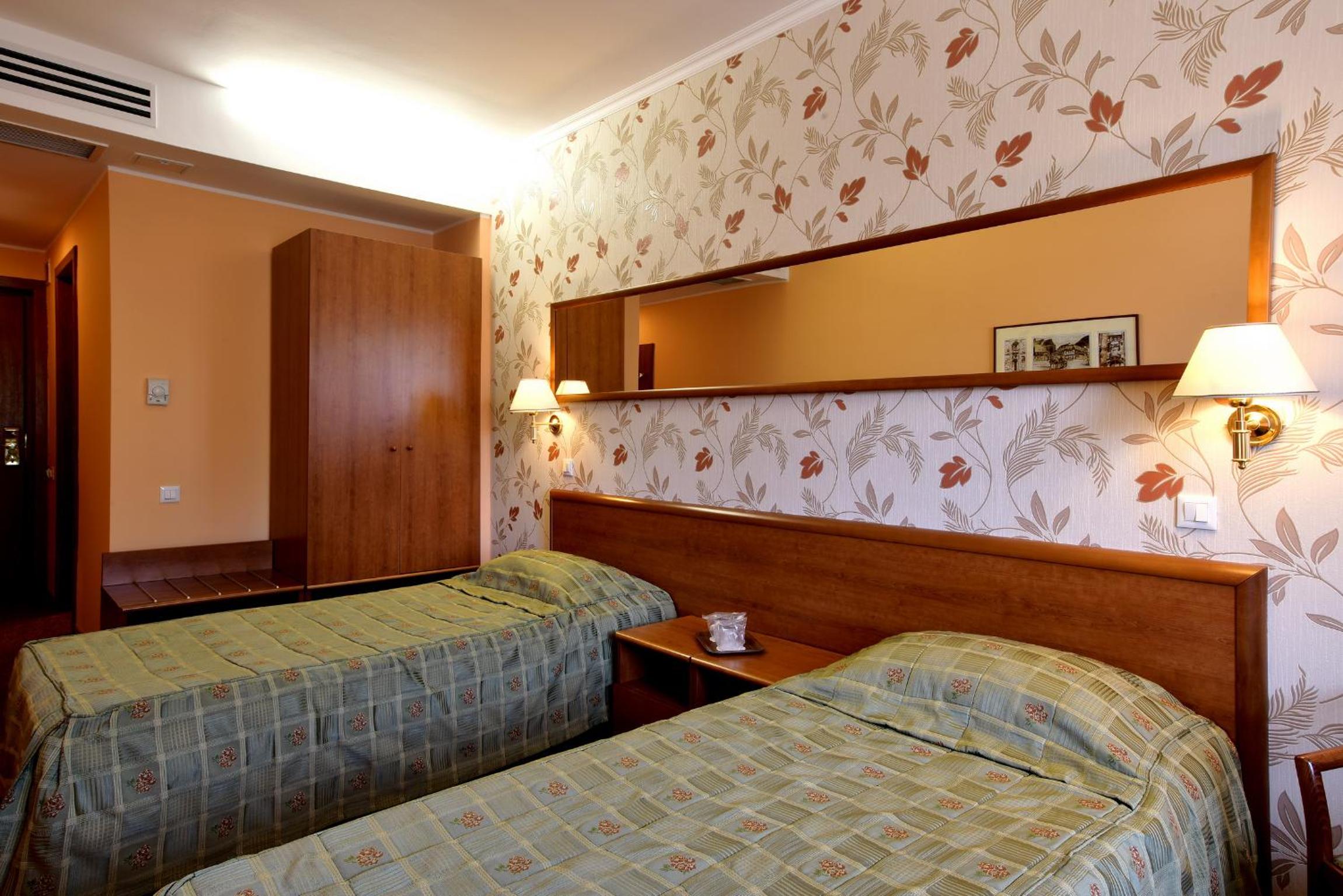 Twin Room - Photo 1