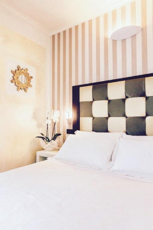 Classic Double or Twin Room - Photo 6