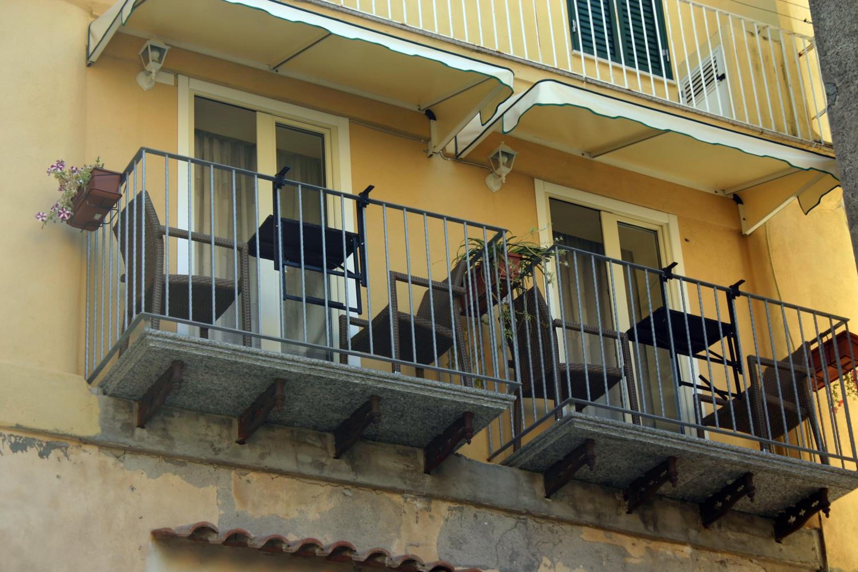 Double or Twin Room with Balcony photo 3