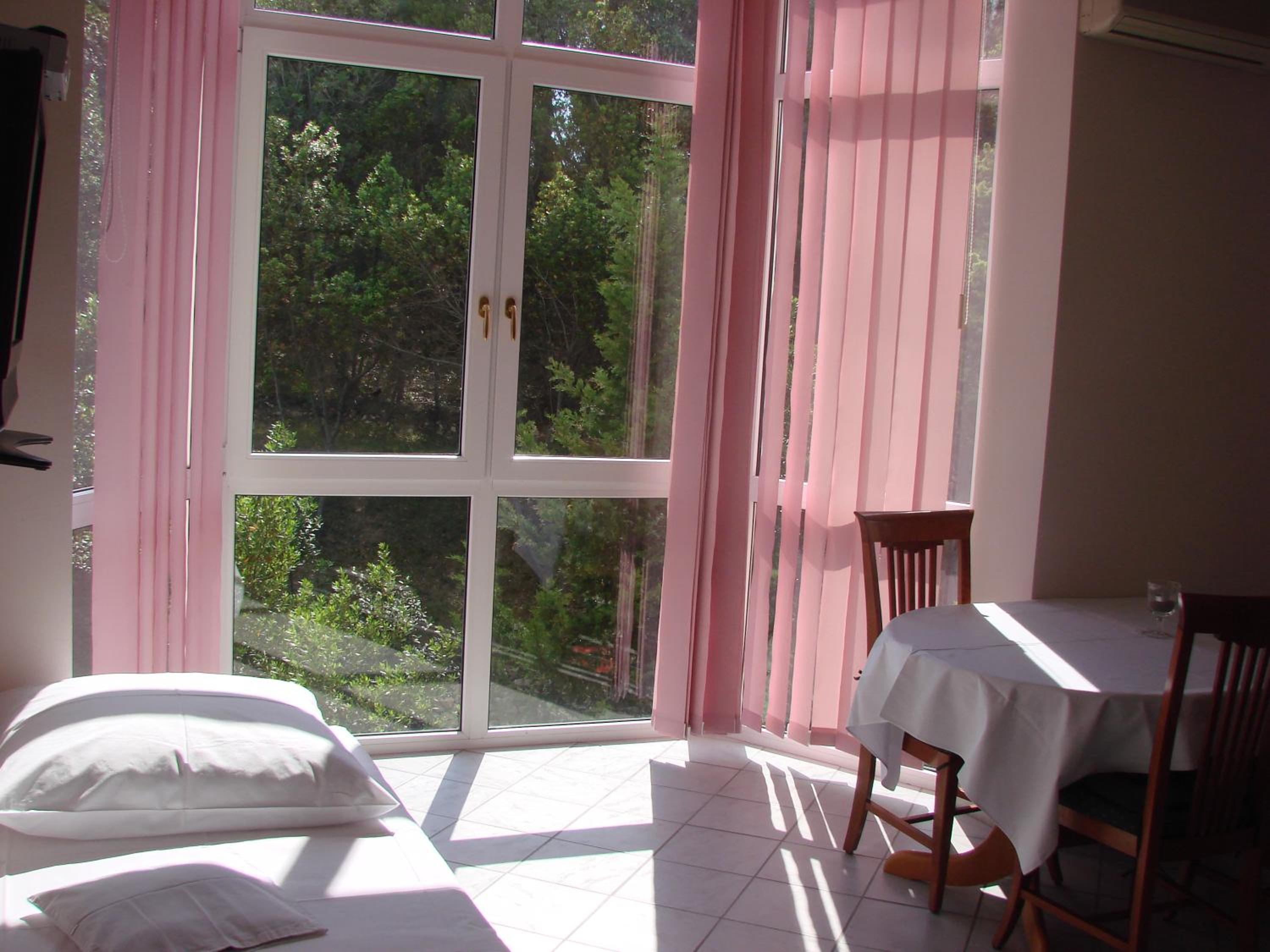 One-Bedroom Apartment with Sea View