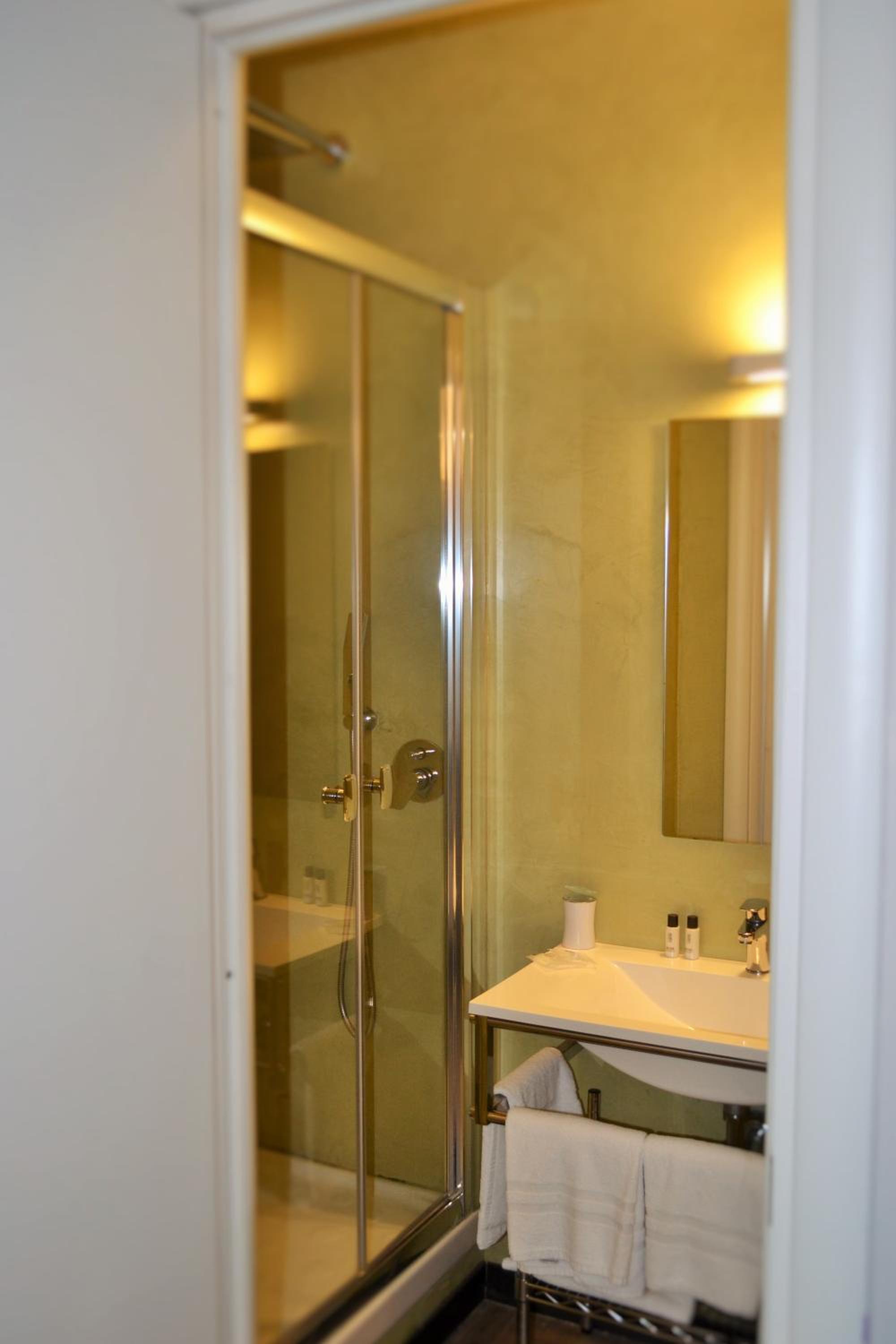 Economy Double Room photo 2