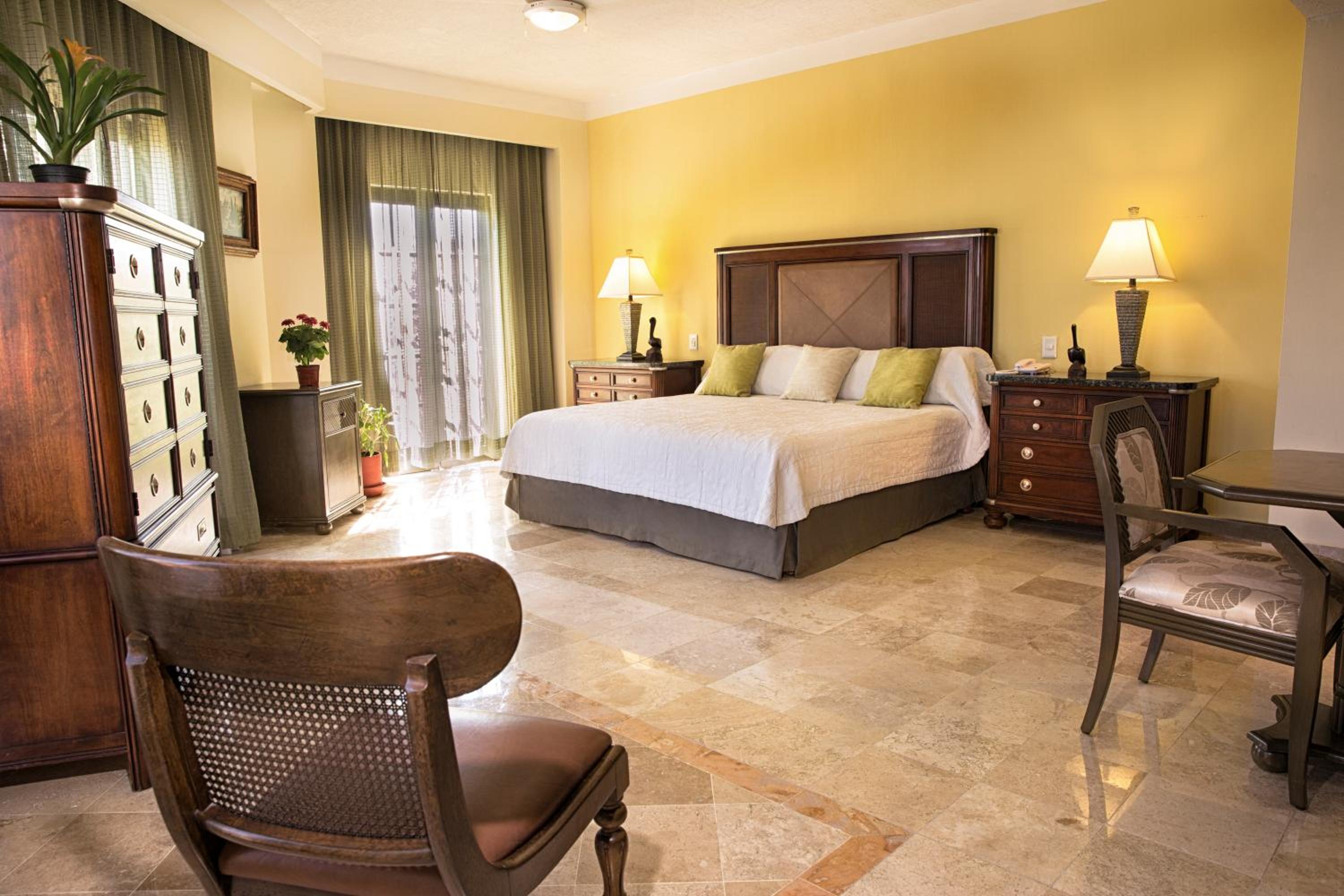 Deluxe Junior Suite - Photo 2