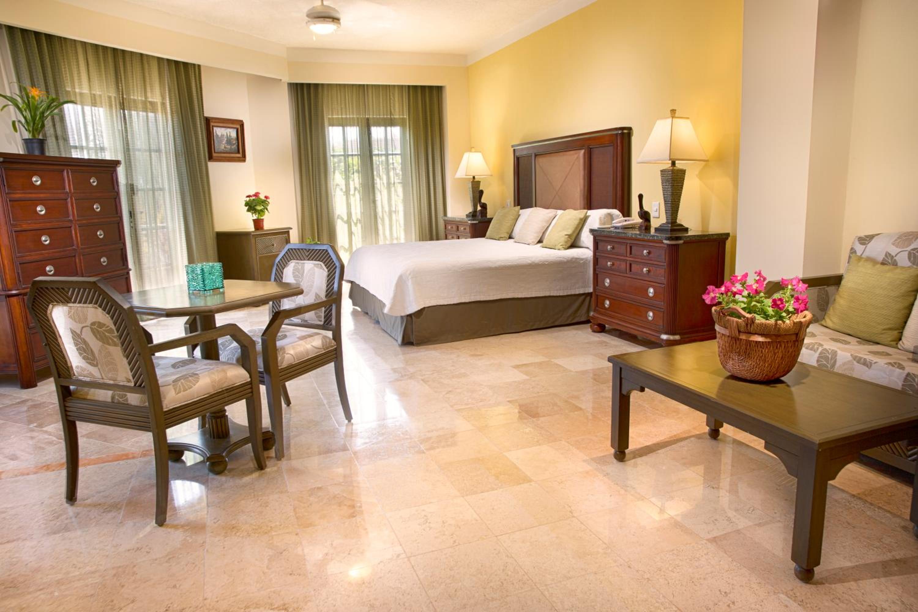 Deluxe Junior Suite - Photo 1