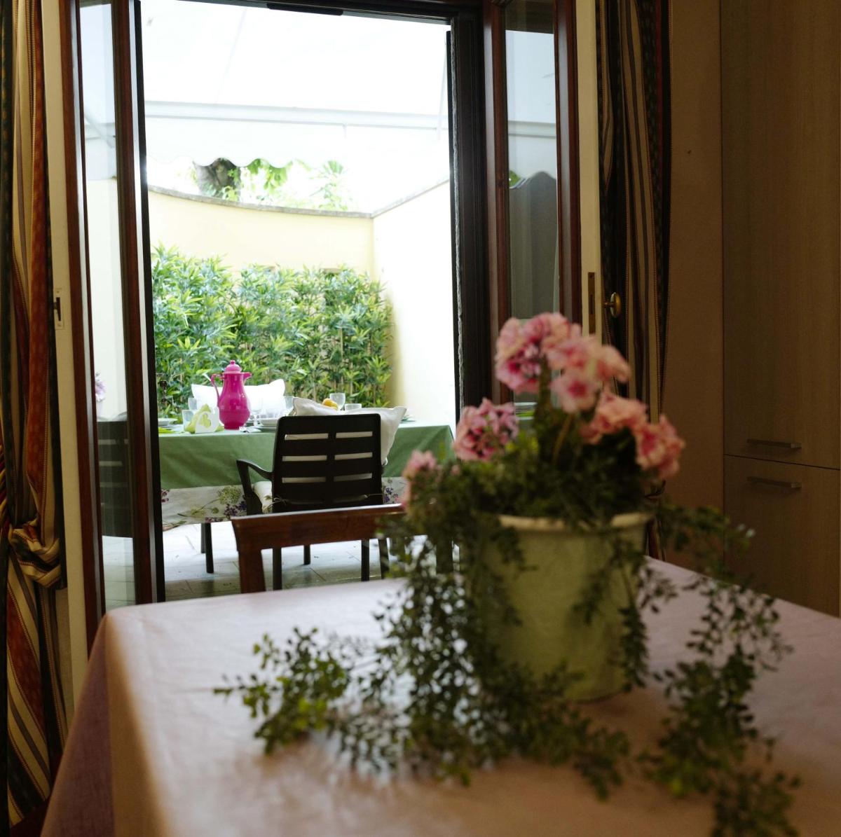 Apartment with Garden View