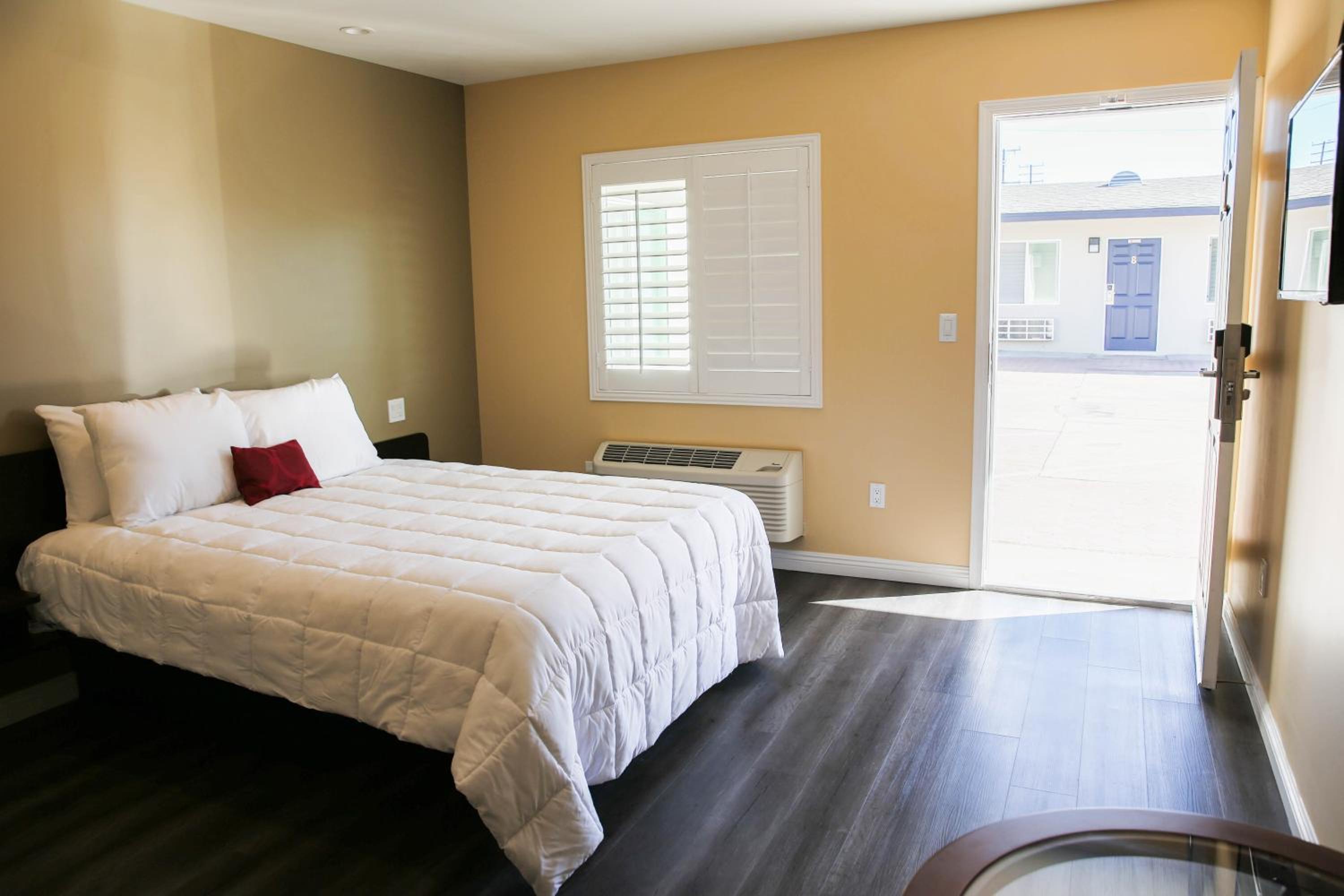 Queen Room photo 1