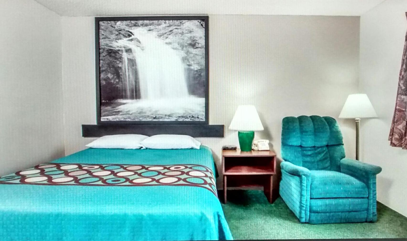 Queen Room - Disability Access - Non-Smoking - Photo 6