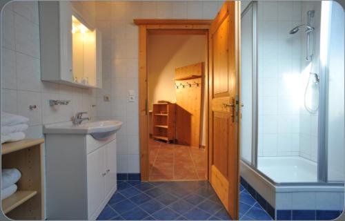 One-Bedroom Apartment With Bath photo 3