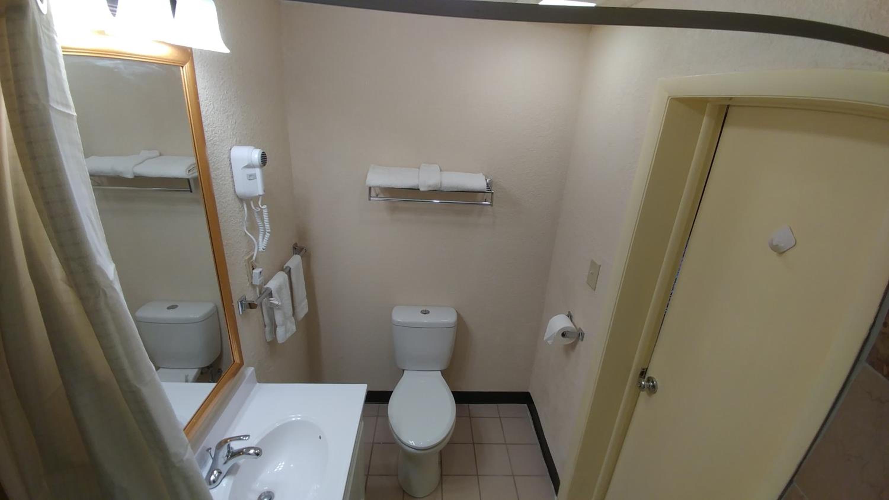 Double Room - Photo 8
