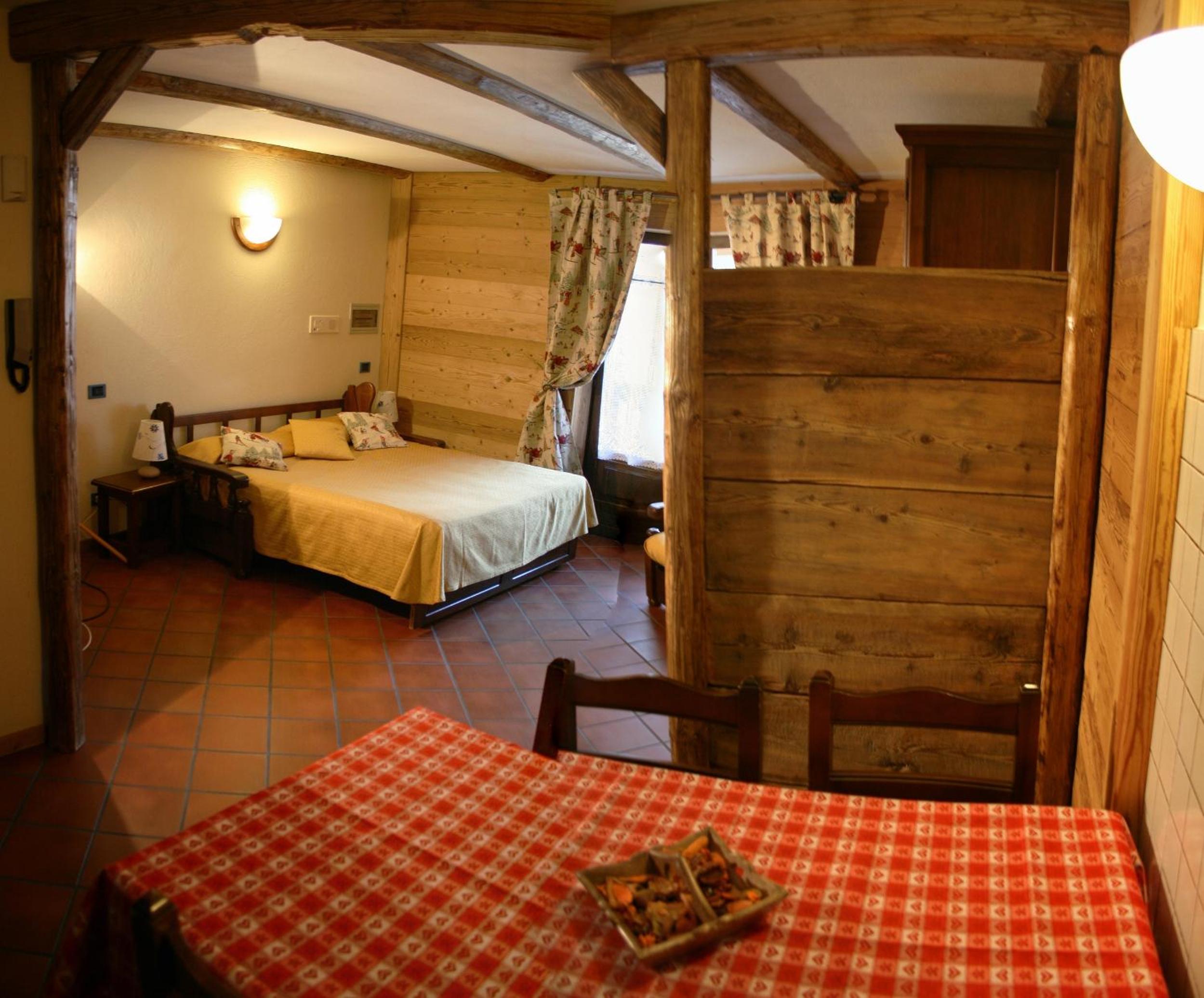 Studio (2 Adults)