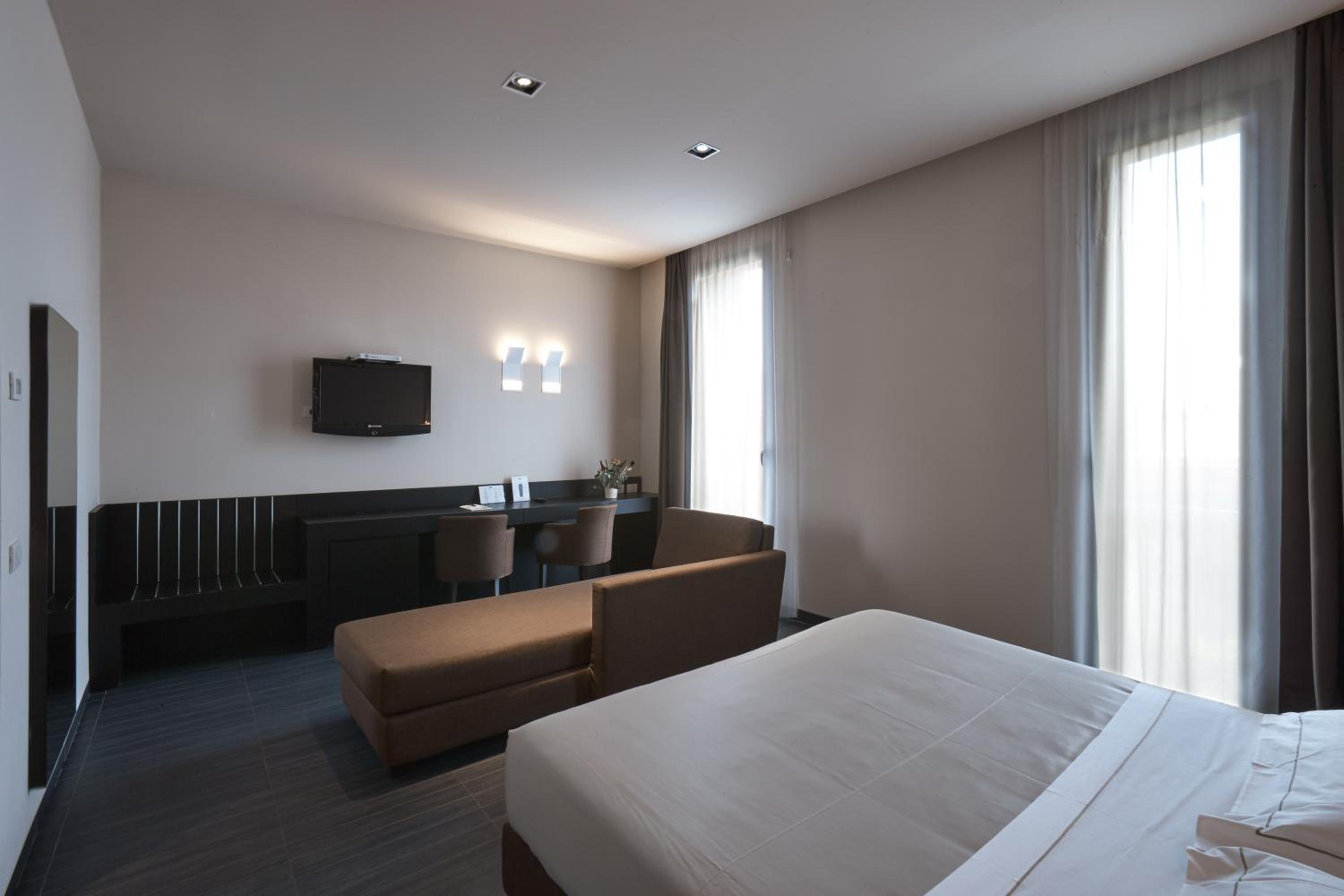 Superior Double Room - Photo 2