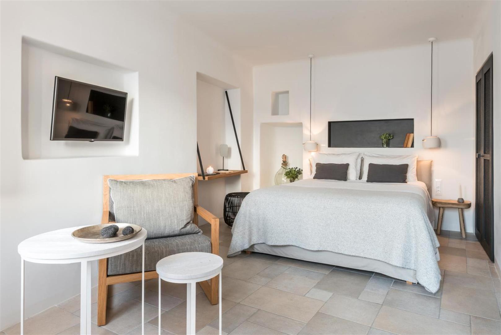 Junior Suite with Caldera View