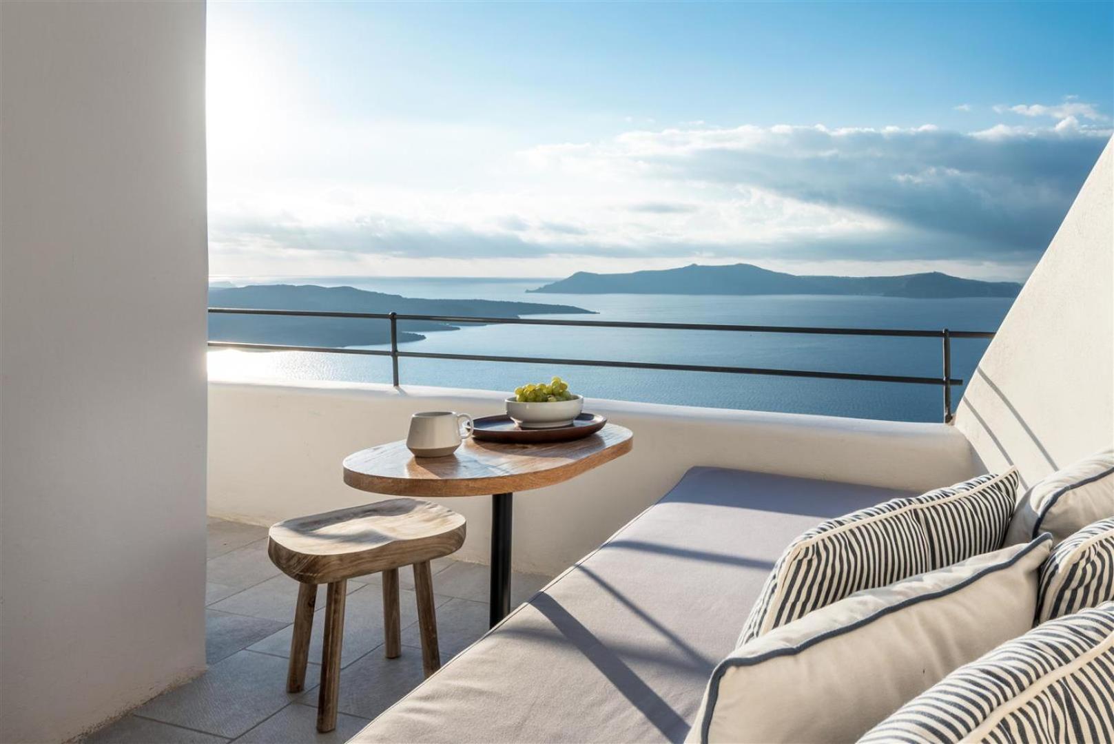 Junior Suite with Caldera View - Photo 10