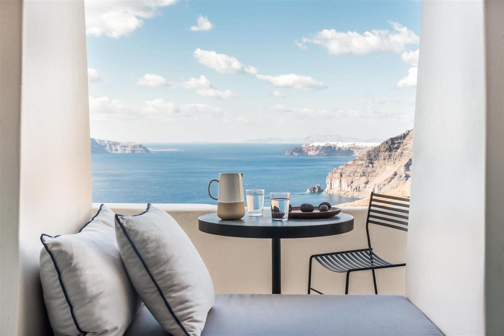 The Cave Suite with Hot Tub and Caldera View - Photo 12