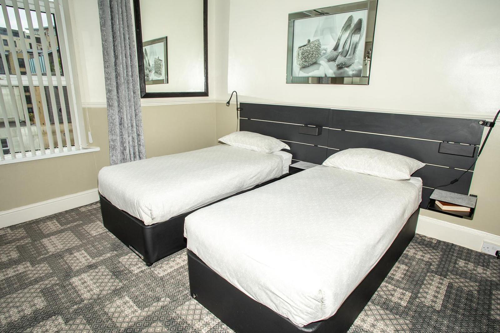 Budget Twin Room with Shared Bathroom