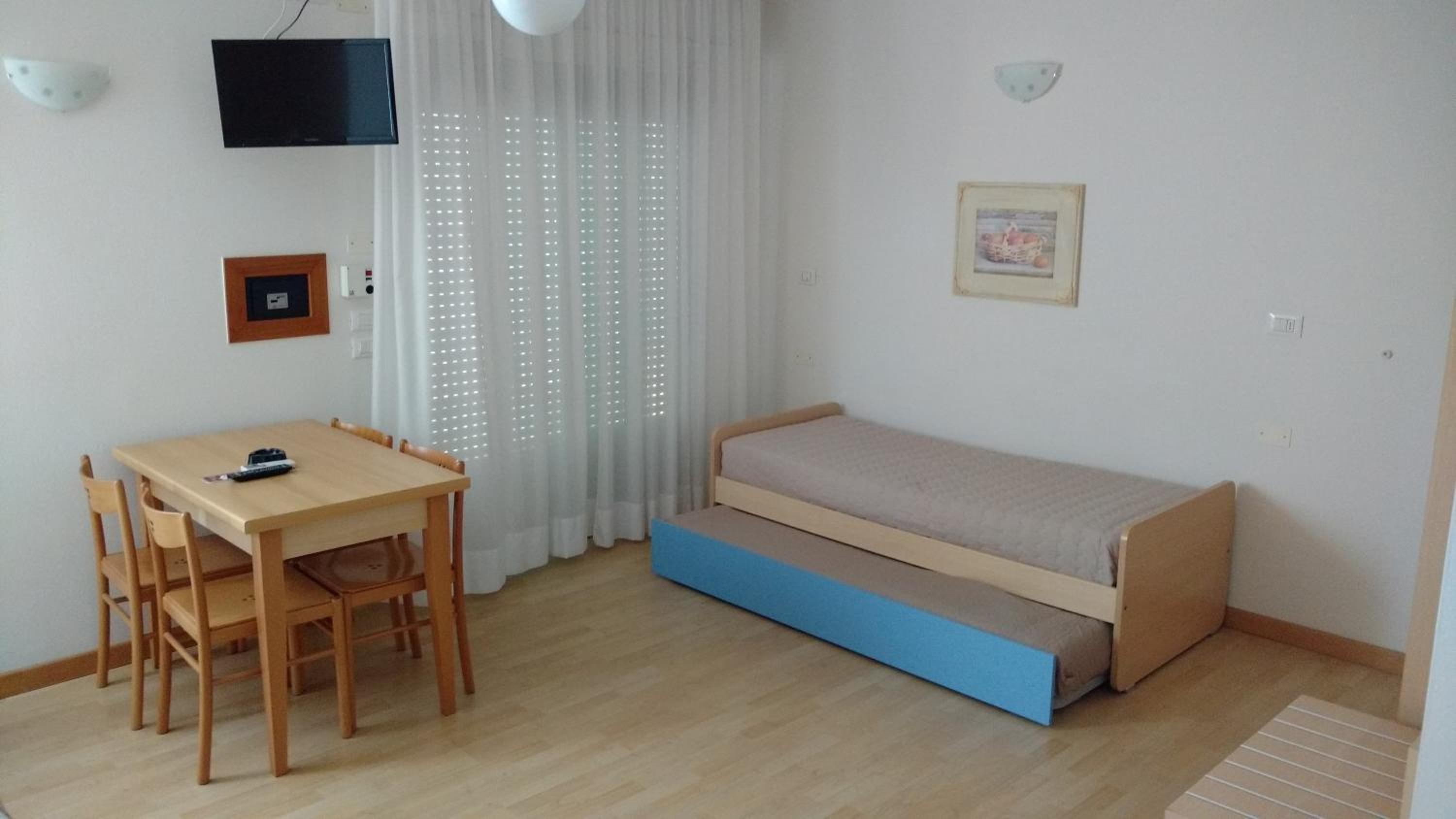 Studio with Sofa Bed - Photo 3