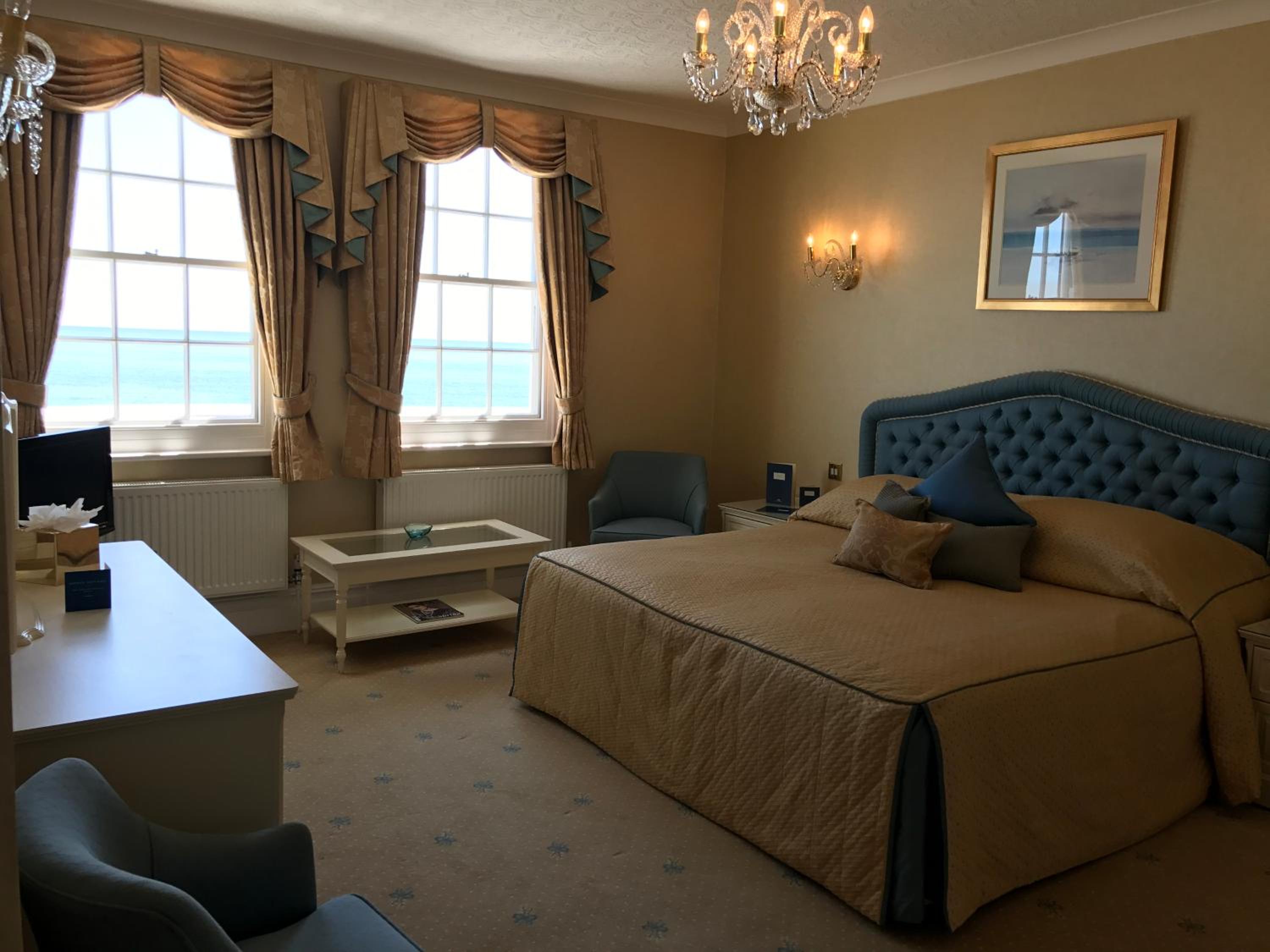 Double or Twin Suite with Sea View - Photo 4