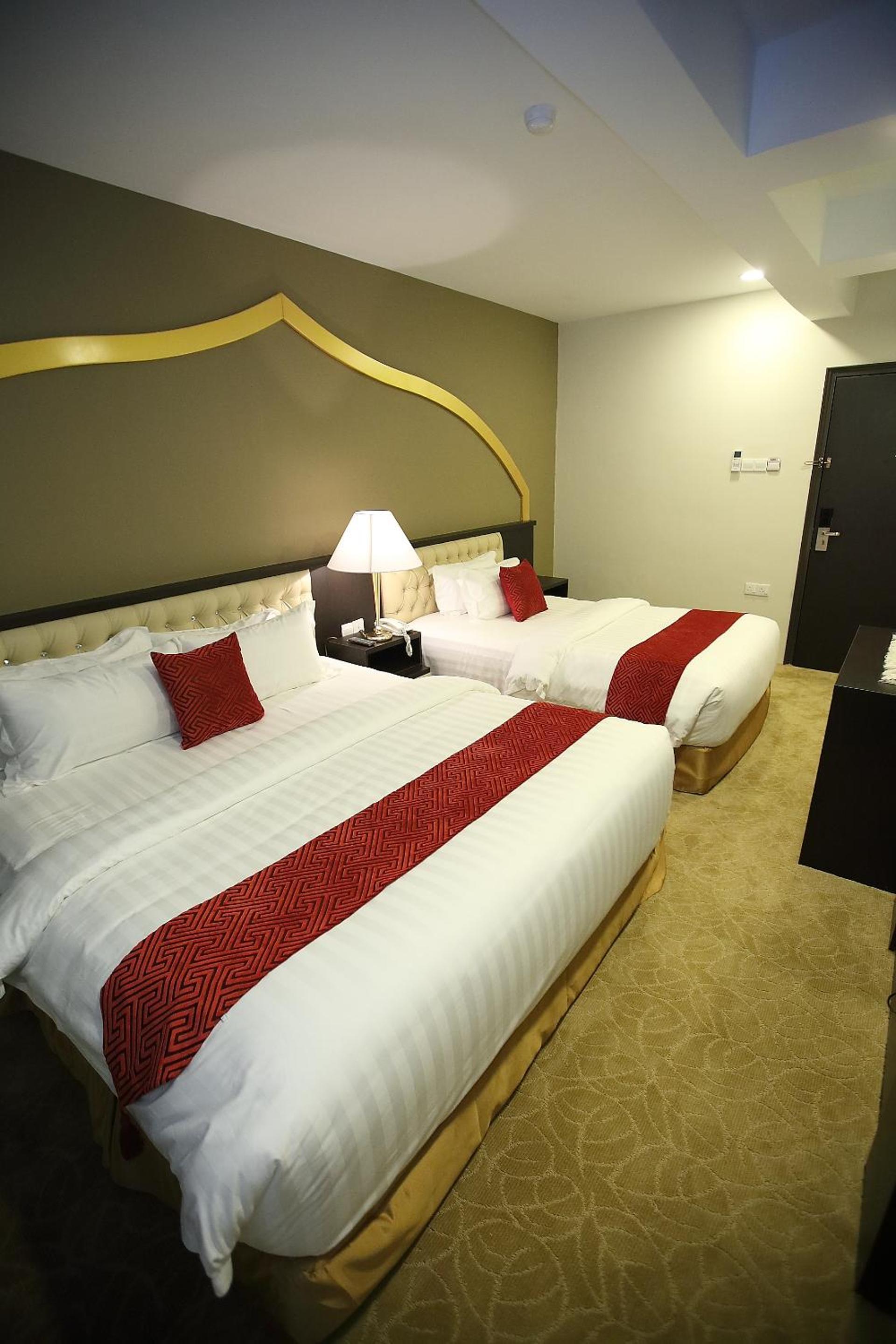 Deluxe Room - Photo 5